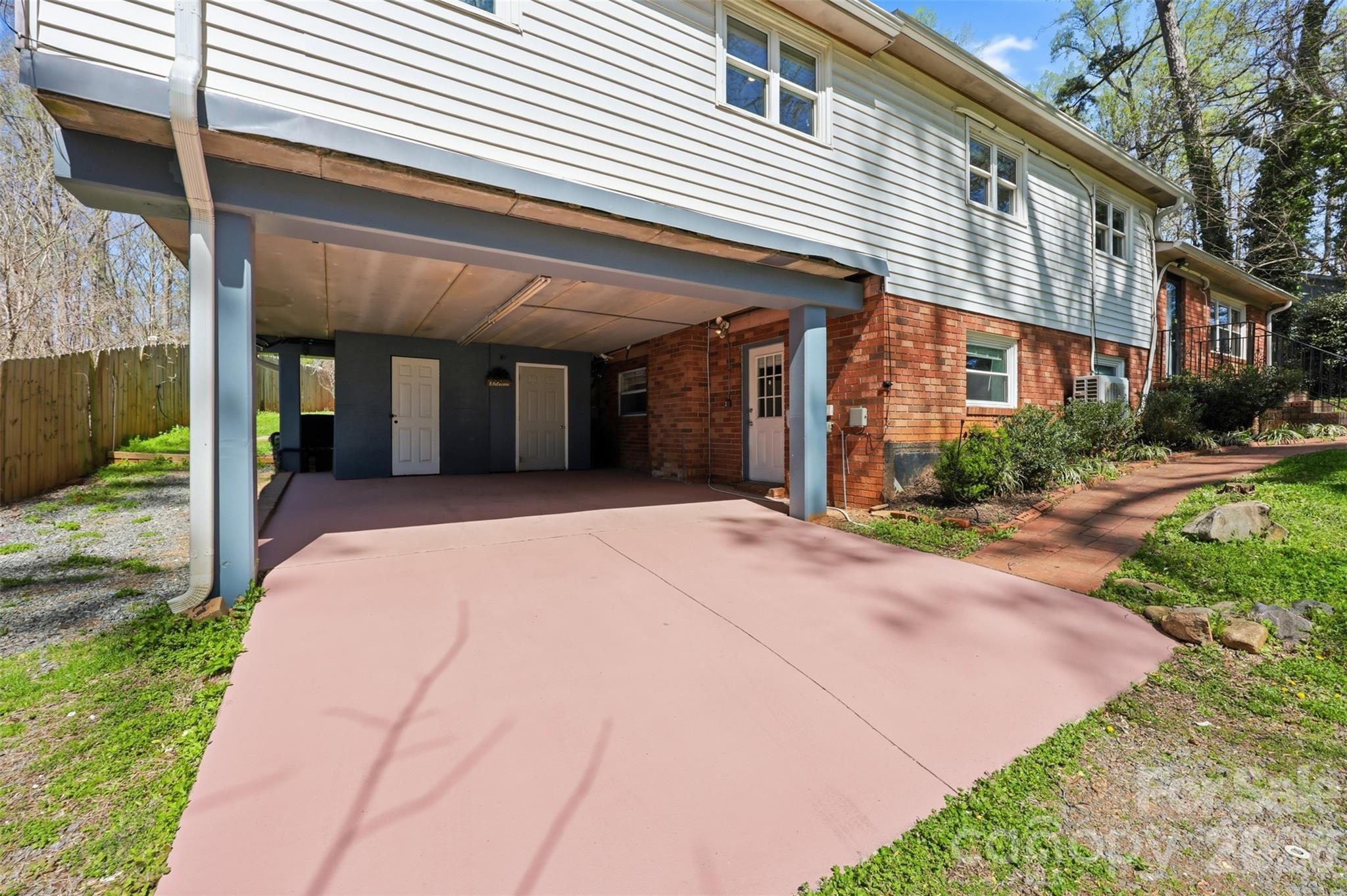 4920 Bright Road — Charlotte