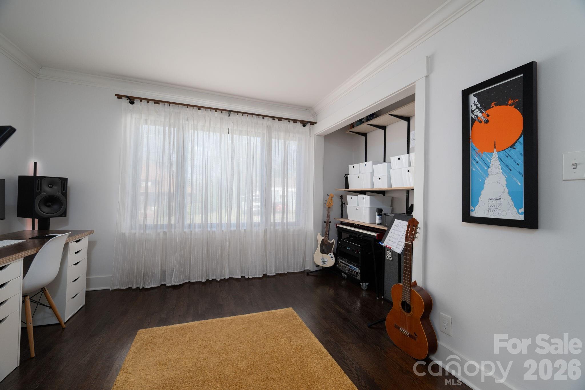 1642 Hawthorne Lane — Charlotte