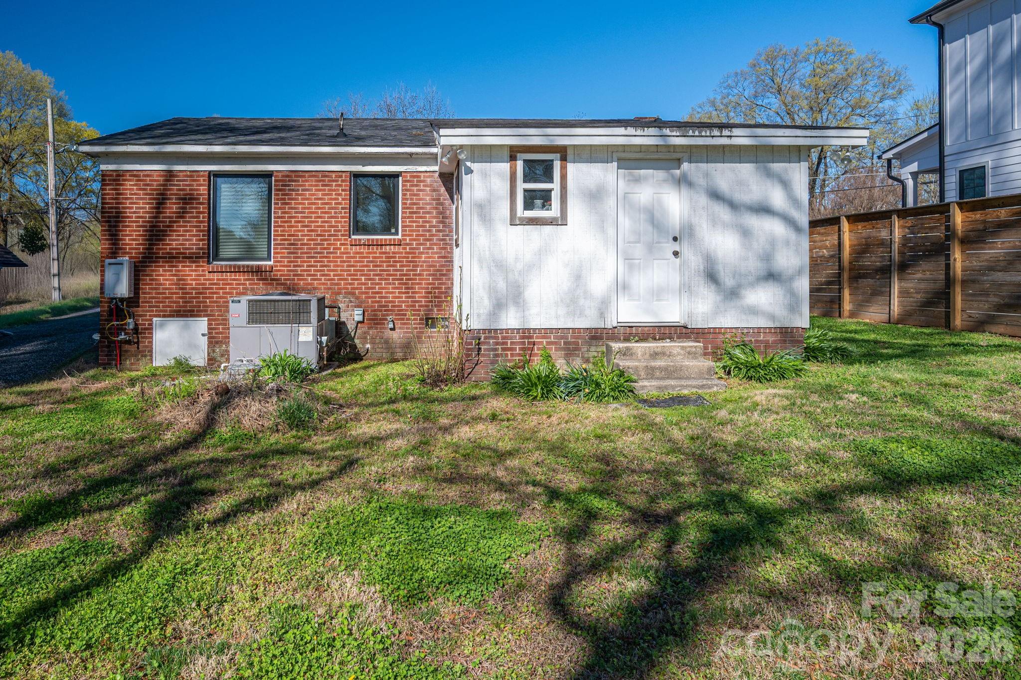 1642 Hawthorne Lane — Charlotte