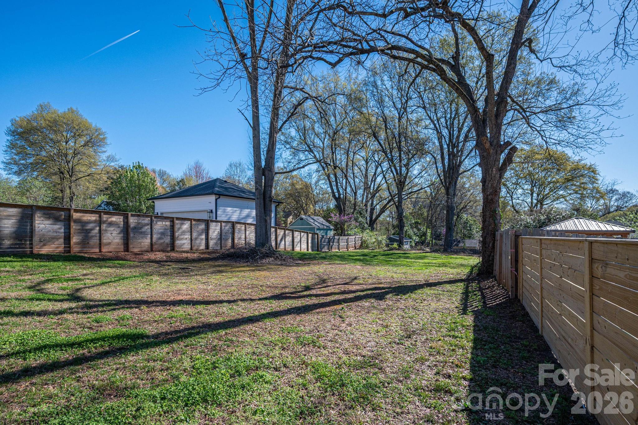 1642 Hawthorne Lane — Charlotte