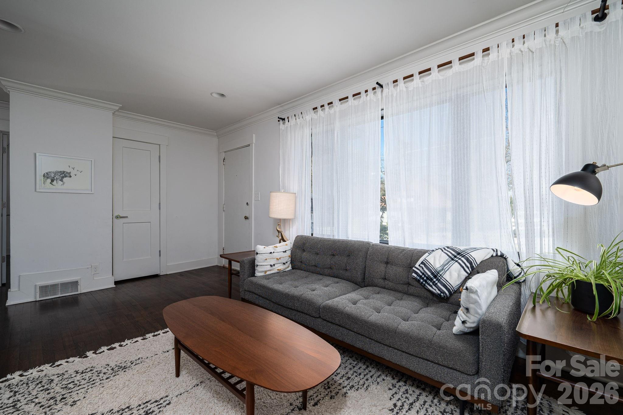 1642 Hawthorne Lane — Charlotte