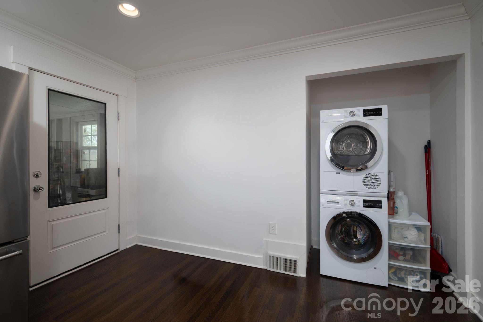 1642 Hawthorne Lane — Charlotte