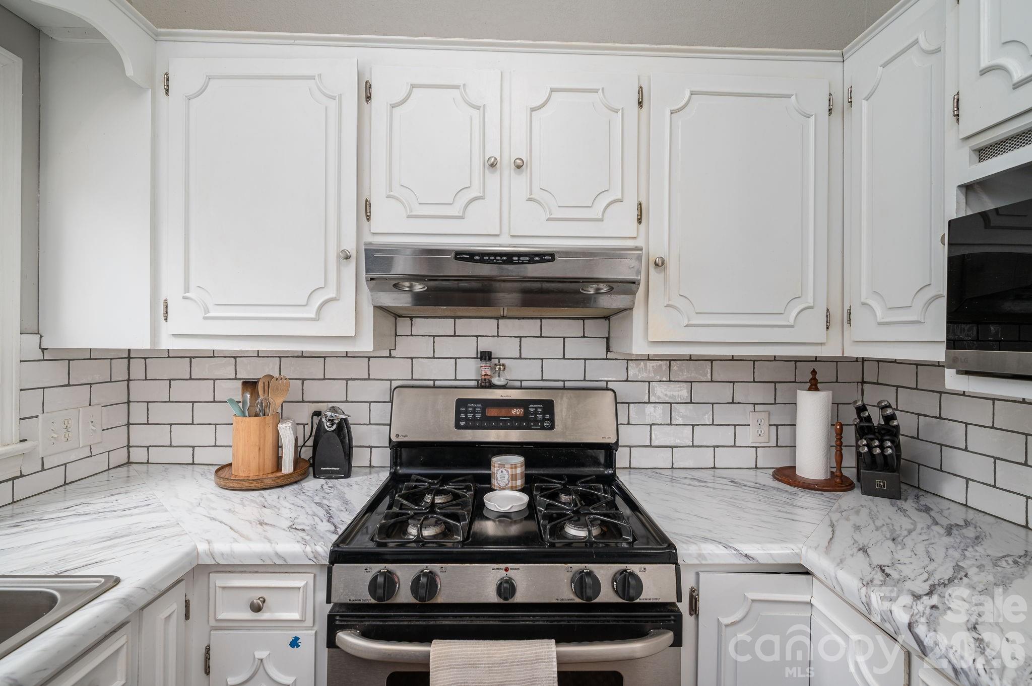 3005 Irish Street — Newton