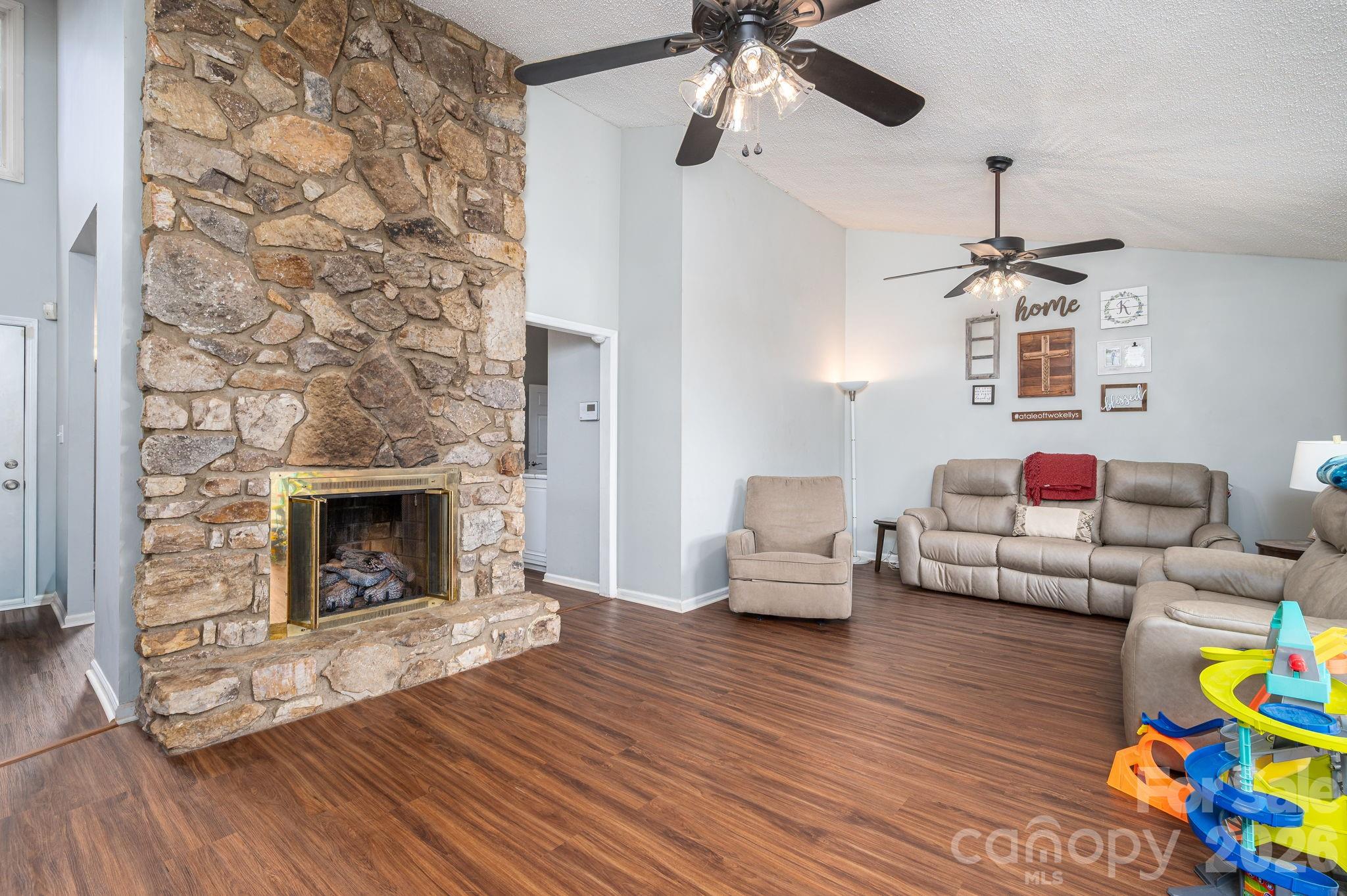 3005 Irish Street — Newton