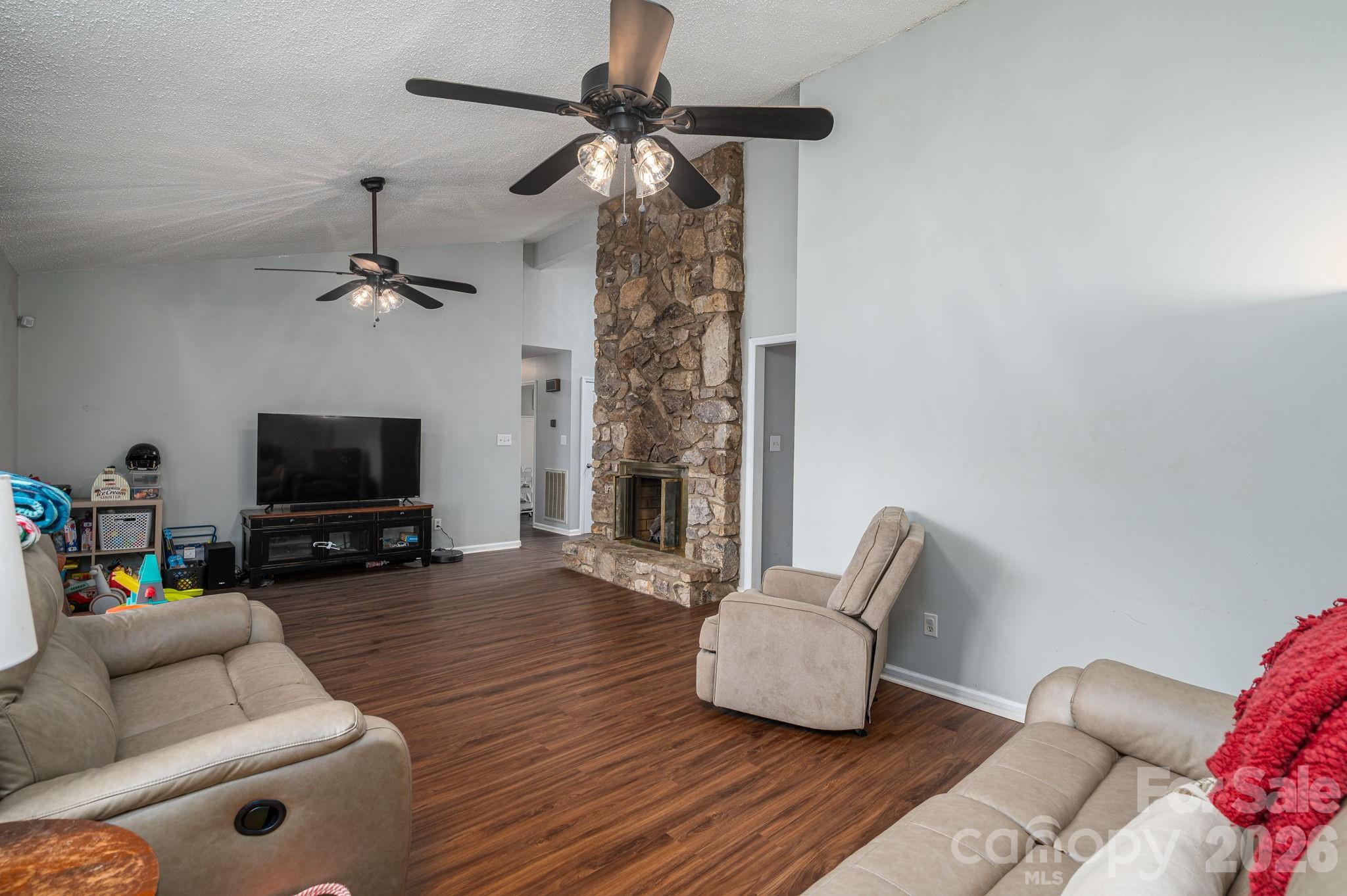 3005 Irish Street — Newton