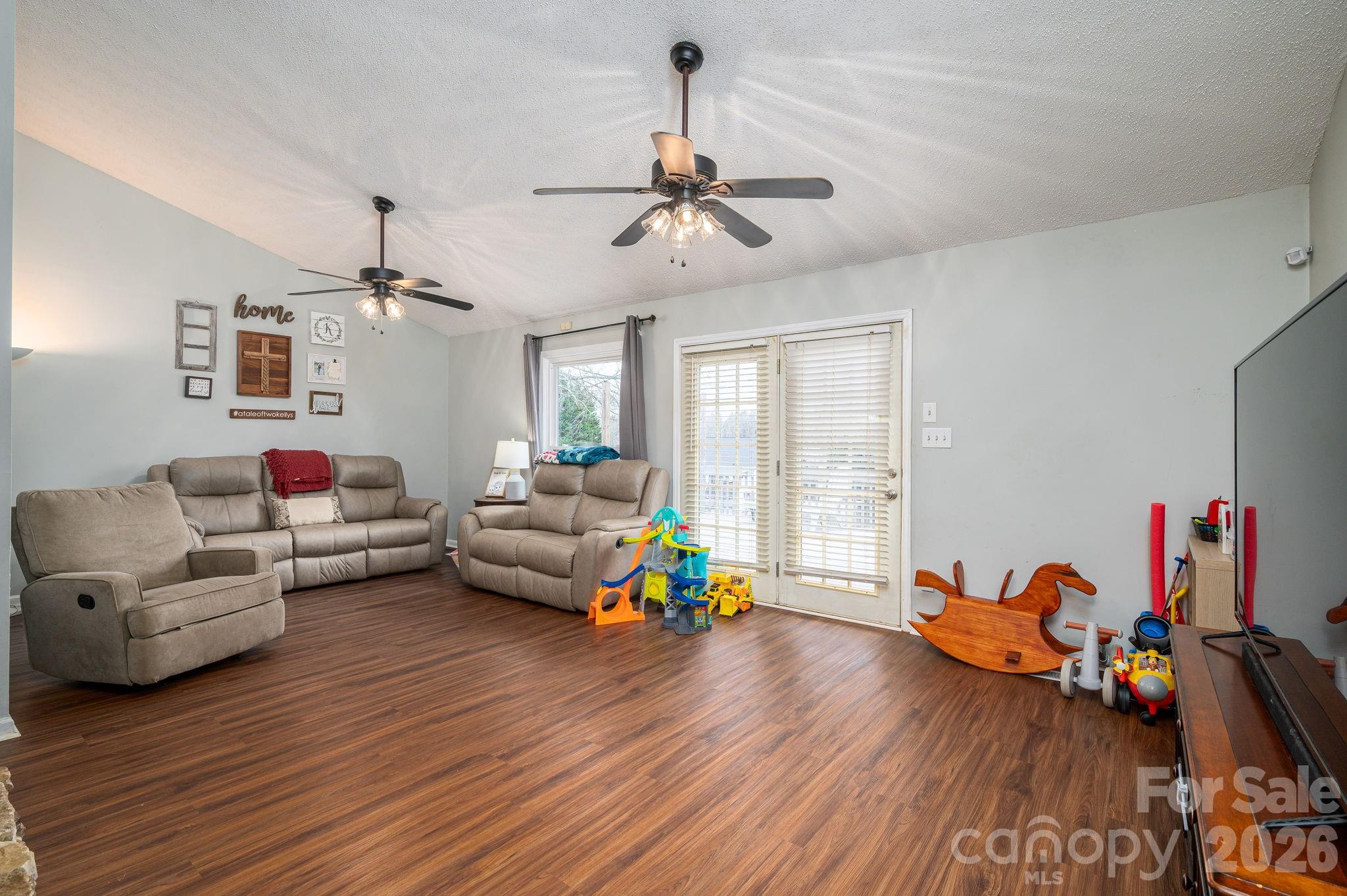 3005 Irish Street — Newton