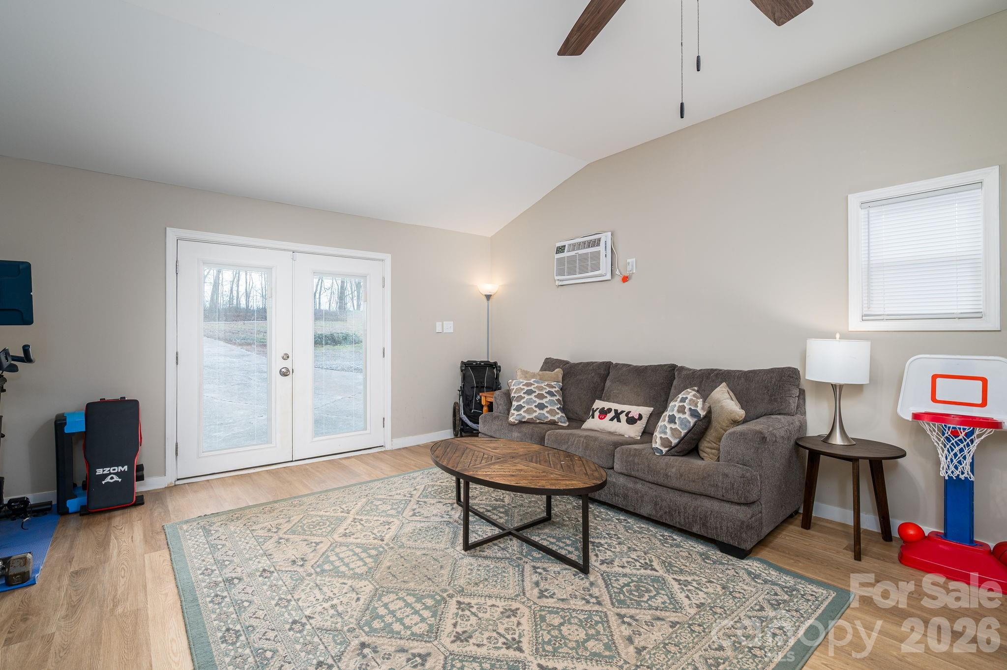 3005 Irish Street — Newton