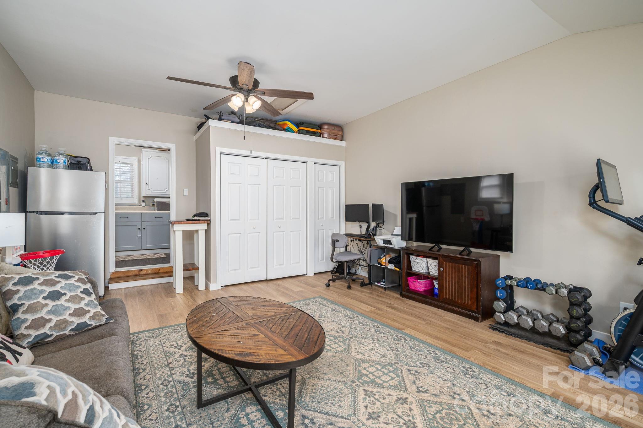 3005 Irish Street — Newton