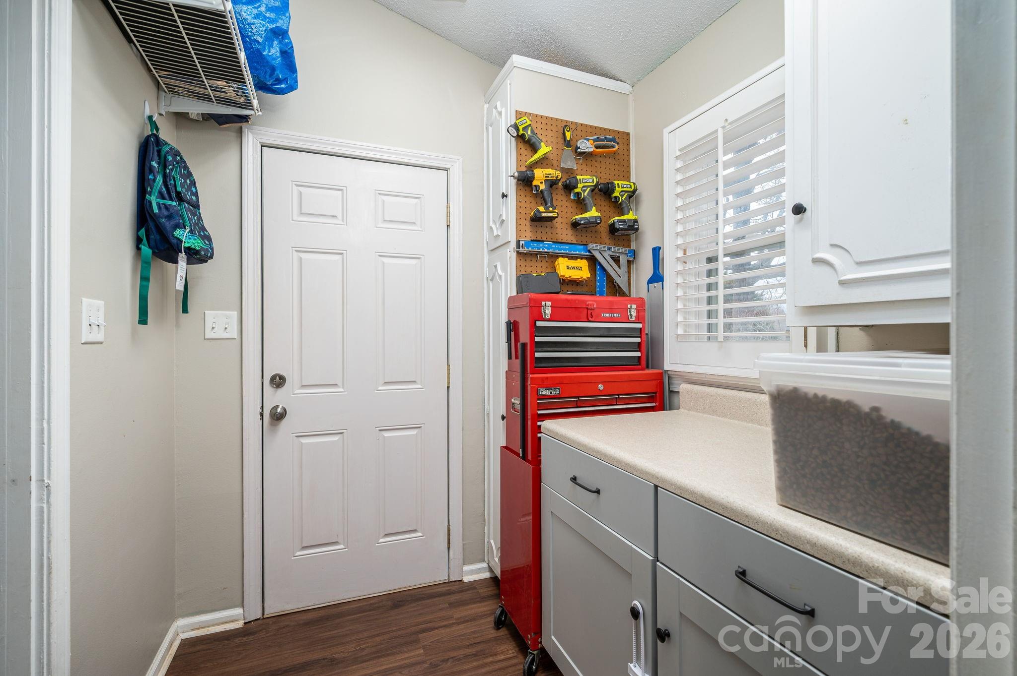 3005 Irish Street — Newton