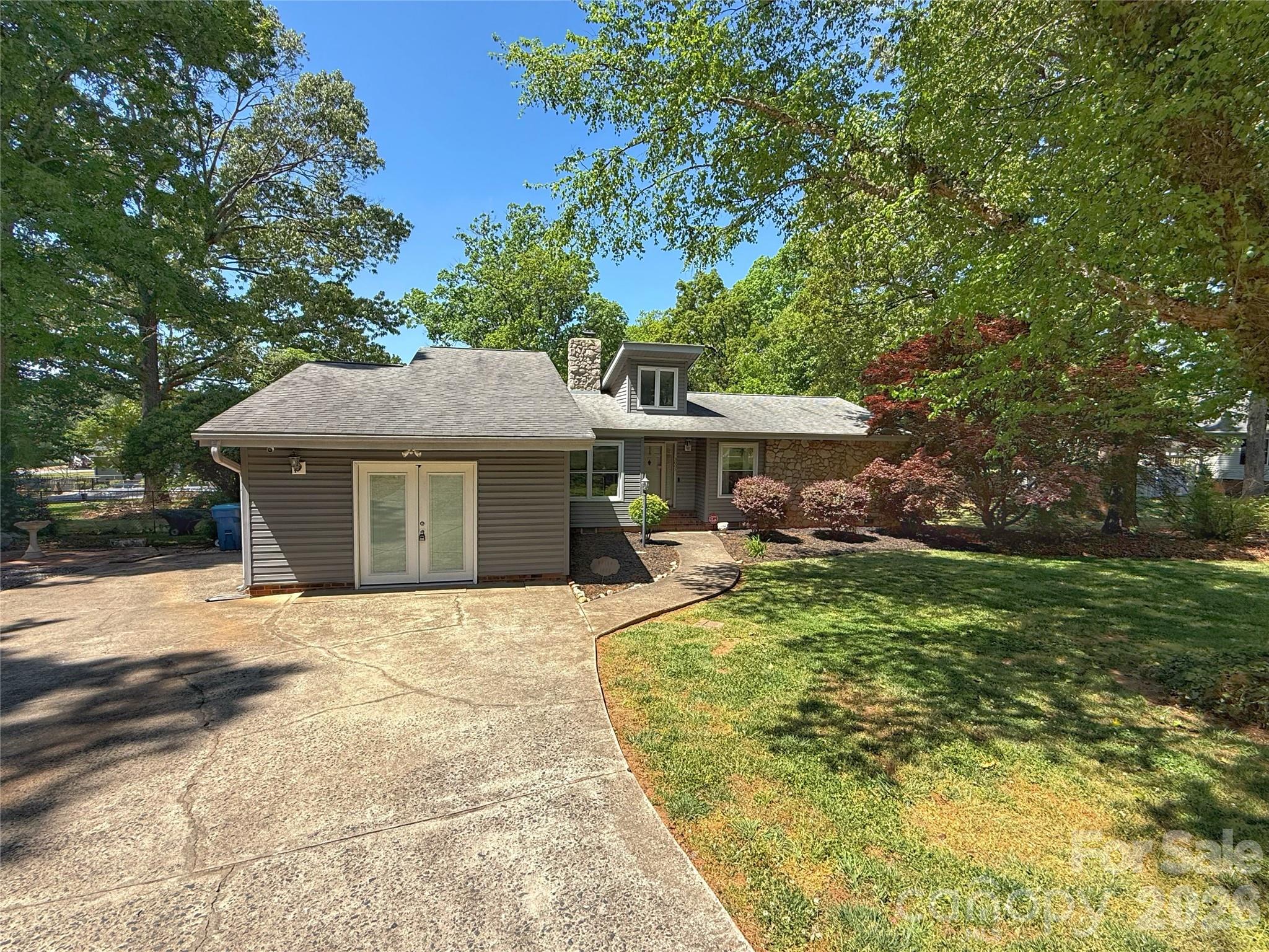 3005 Irish Street — Newton