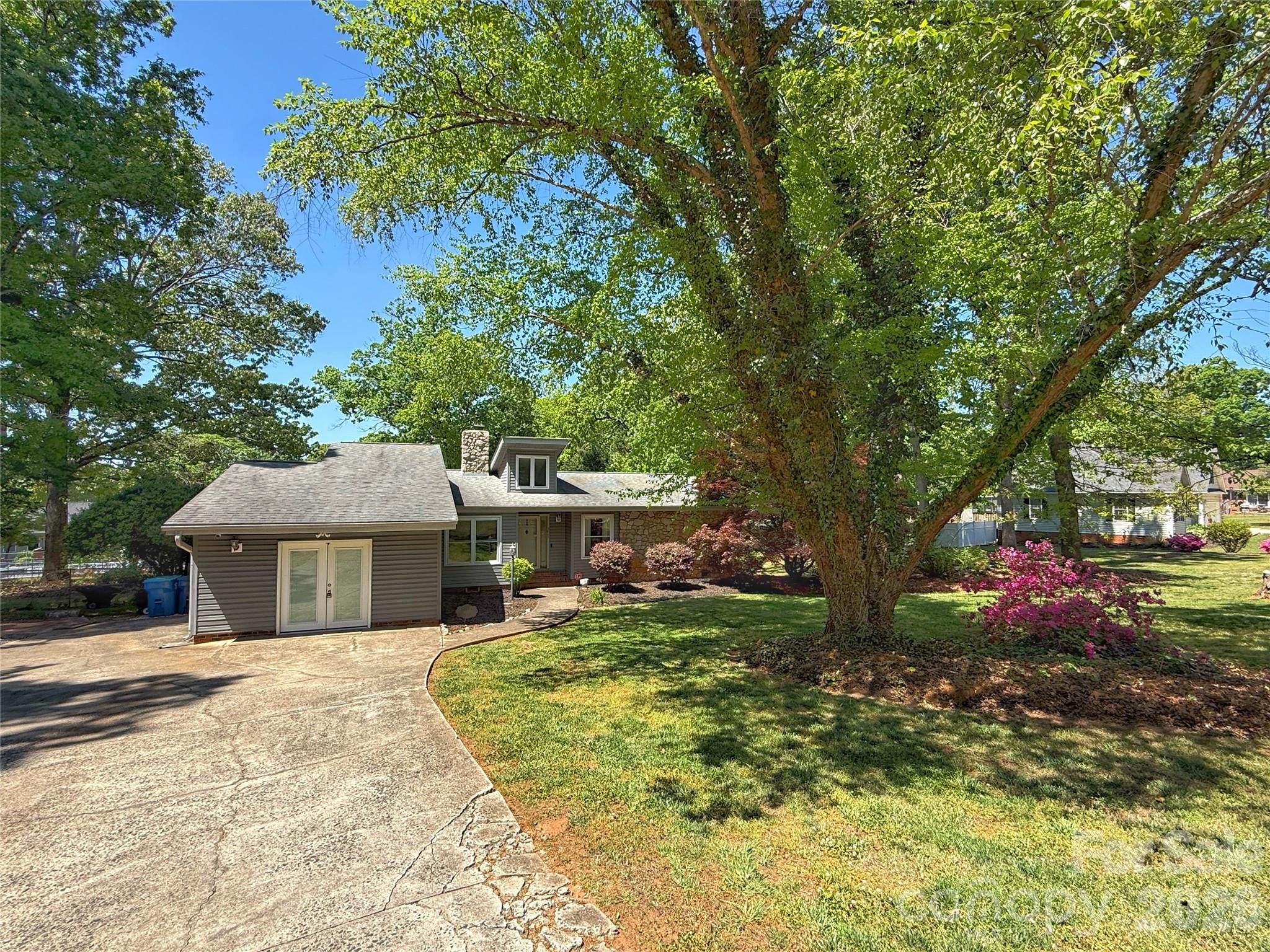 3005 Irish Street — Newton