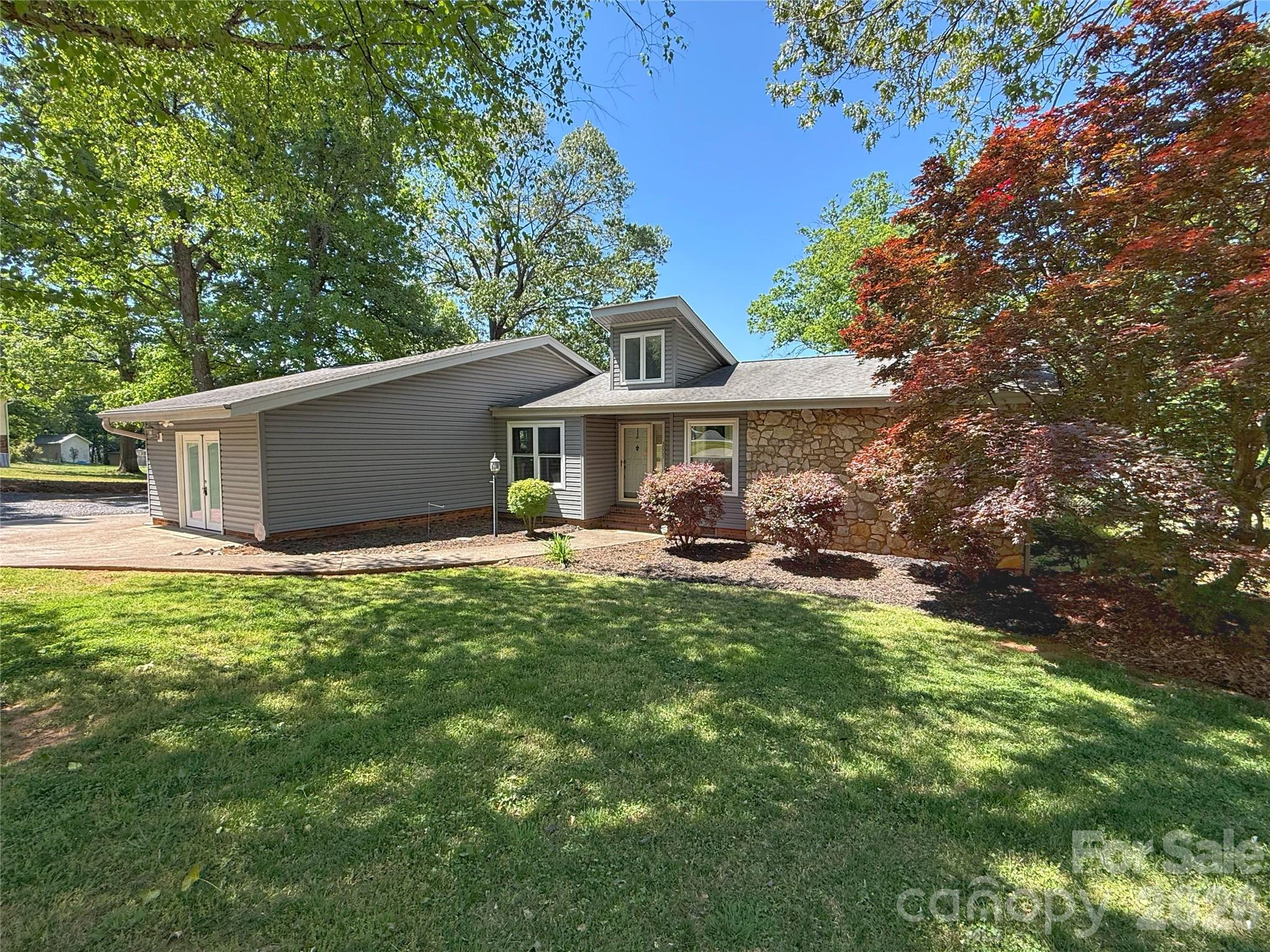3005 Irish Street — Newton