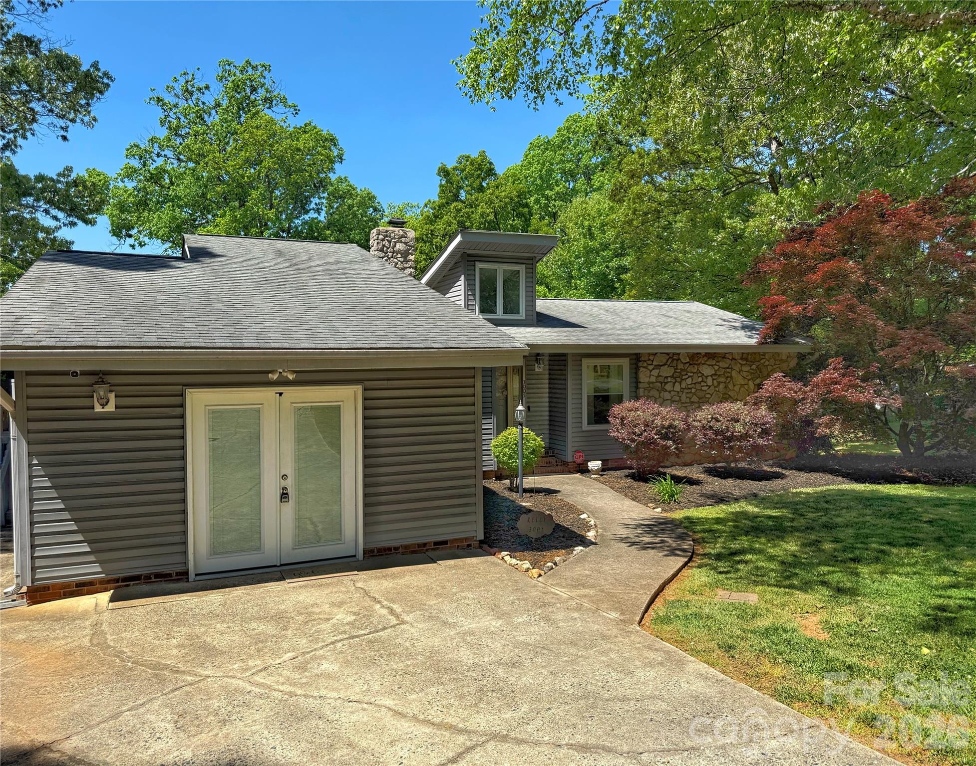 3005 Irish Street — Newton
