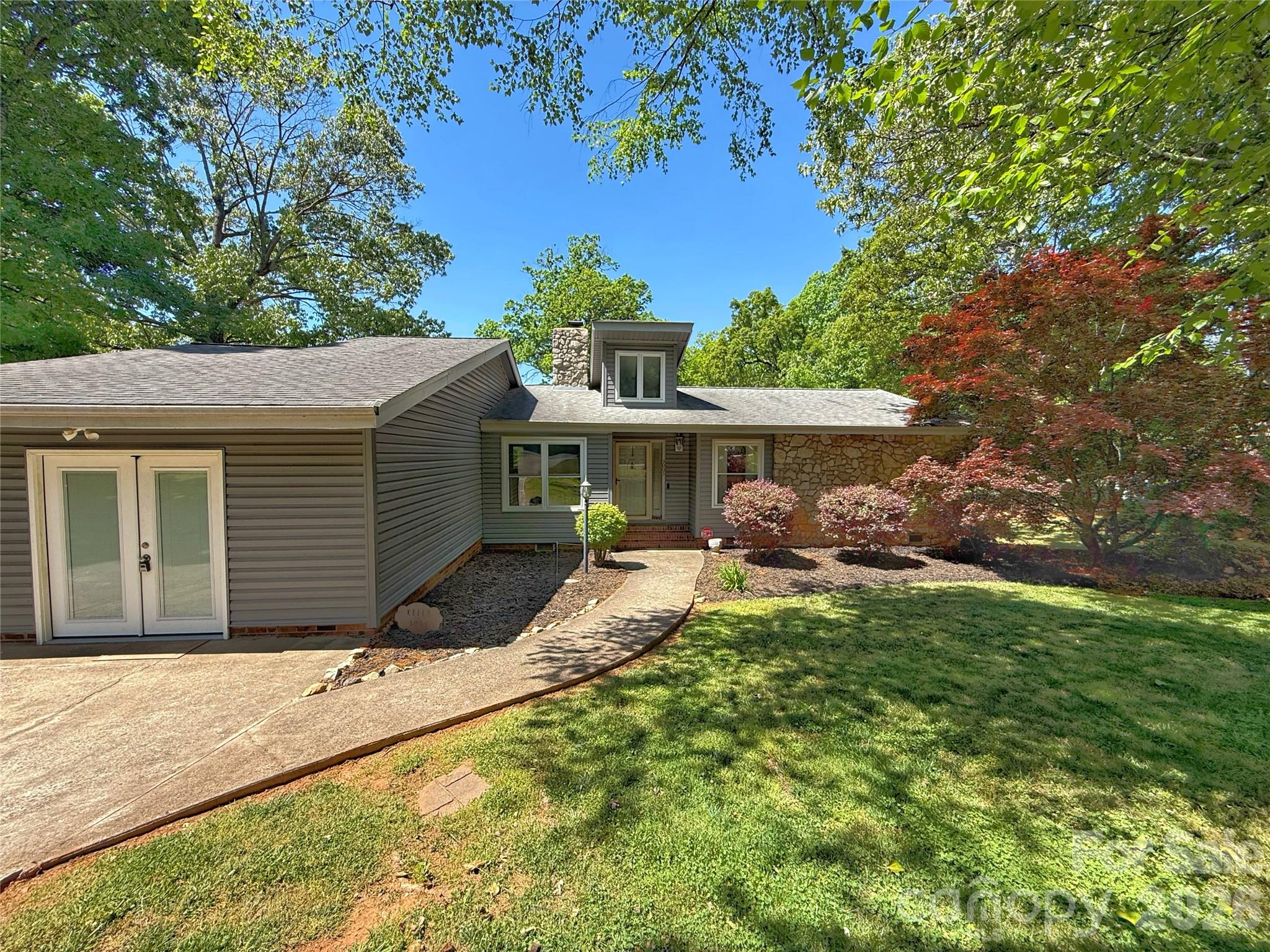 3005 Irish Street — Newton