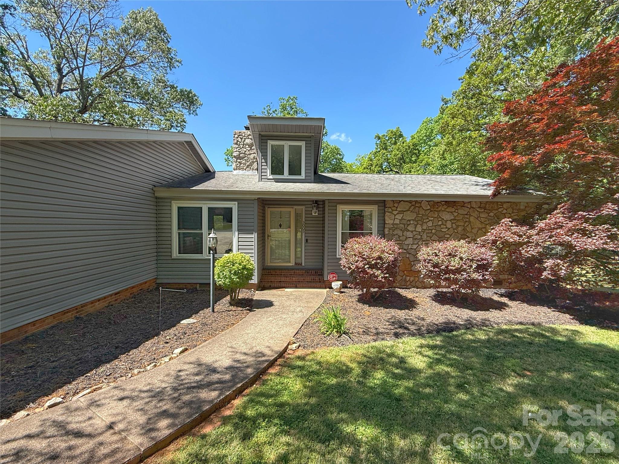 3005 Irish Street — Newton