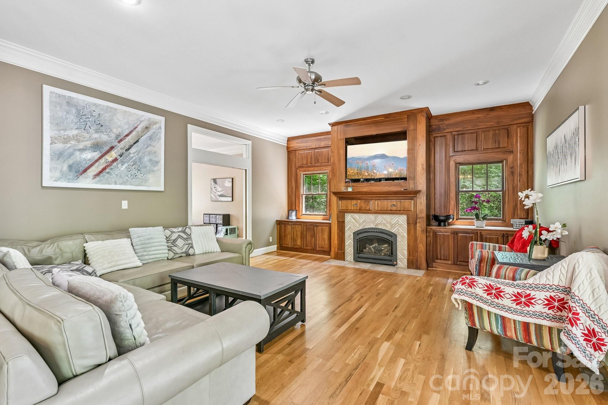 209 37th Avenue Place NW — Hickory