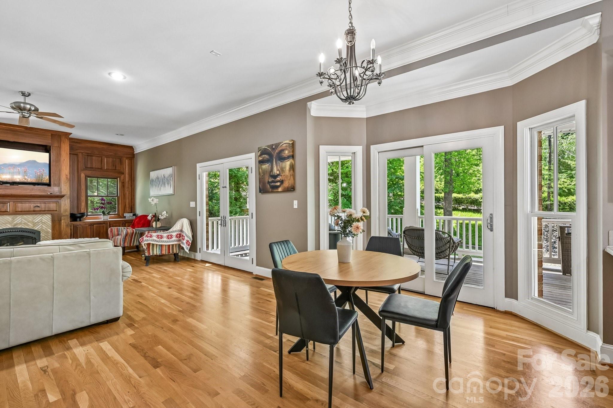 209 37th Avenue Place NW — Hickory