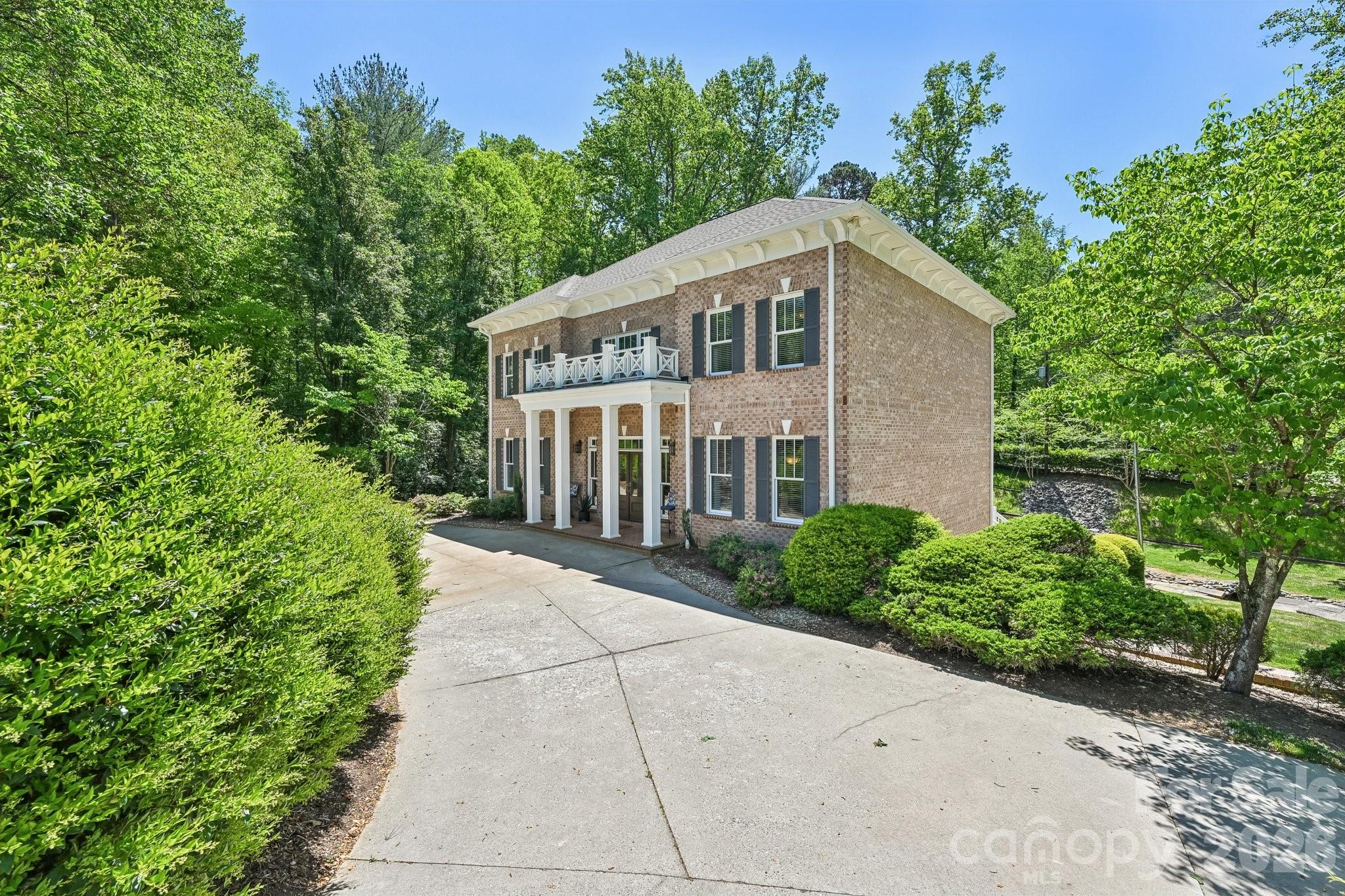 209 37th Avenue Place NW — Hickory
