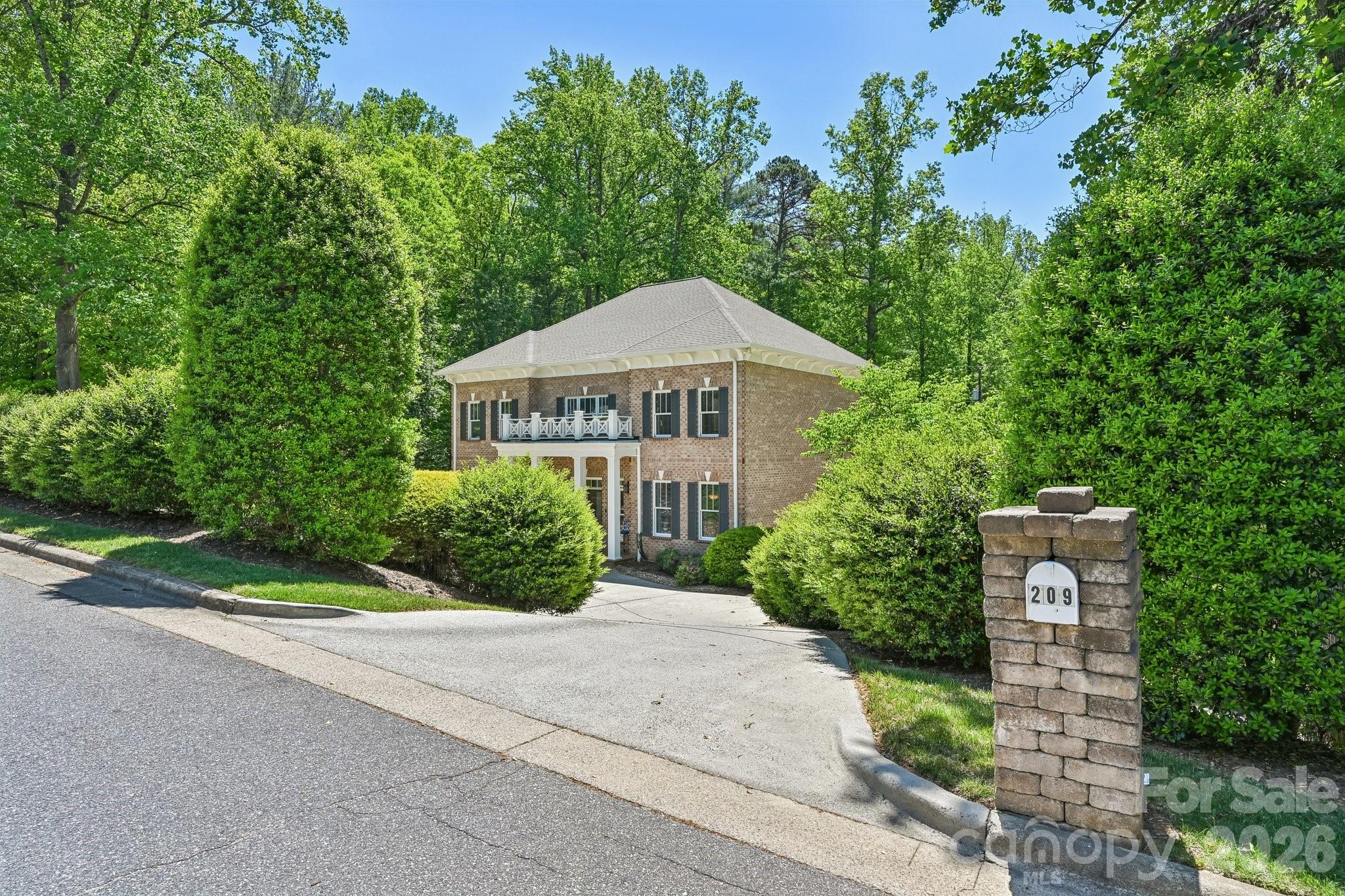 209 37th Avenue Place NW — Hickory