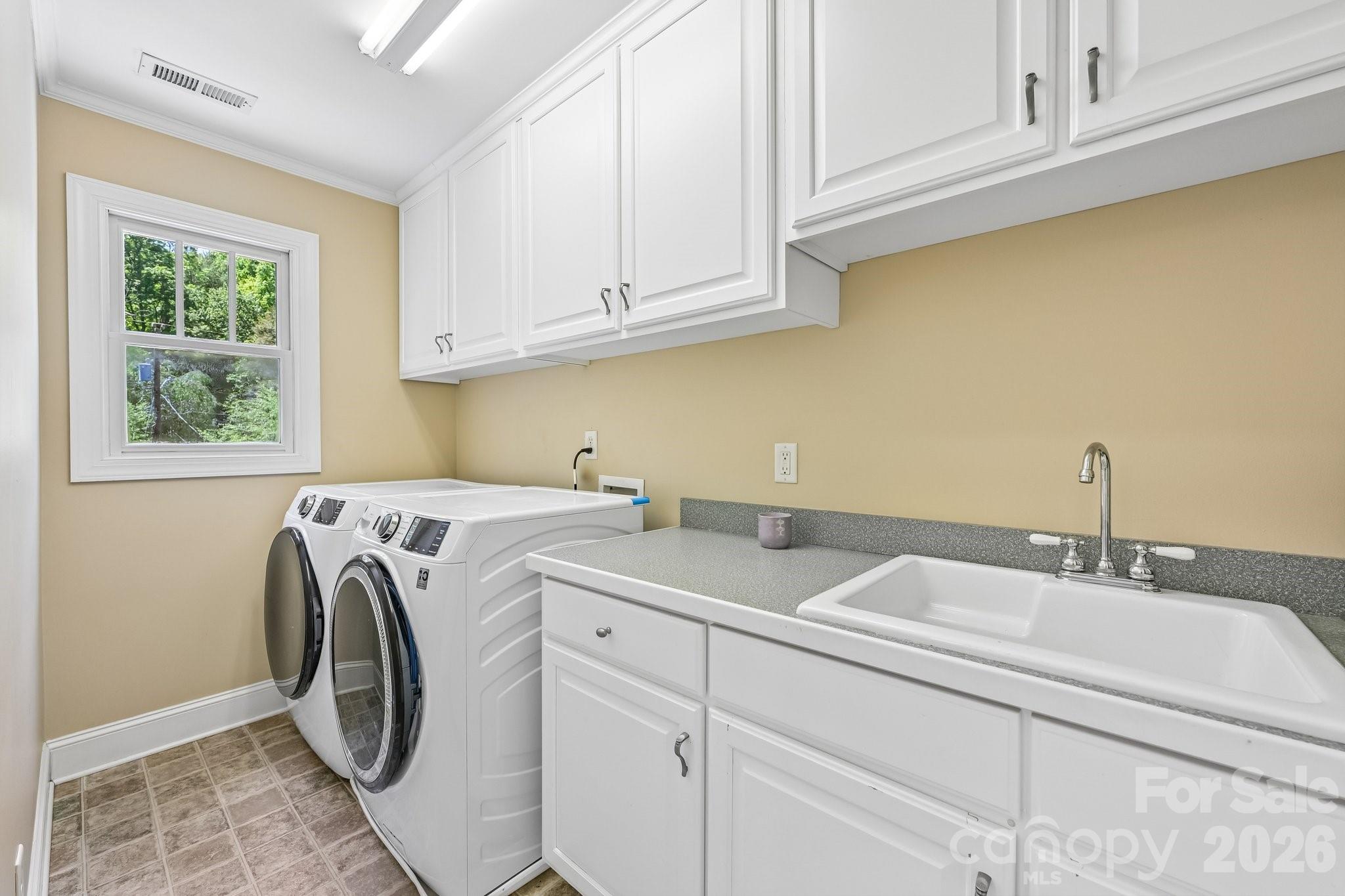 209 37th Avenue Place NW — Hickory