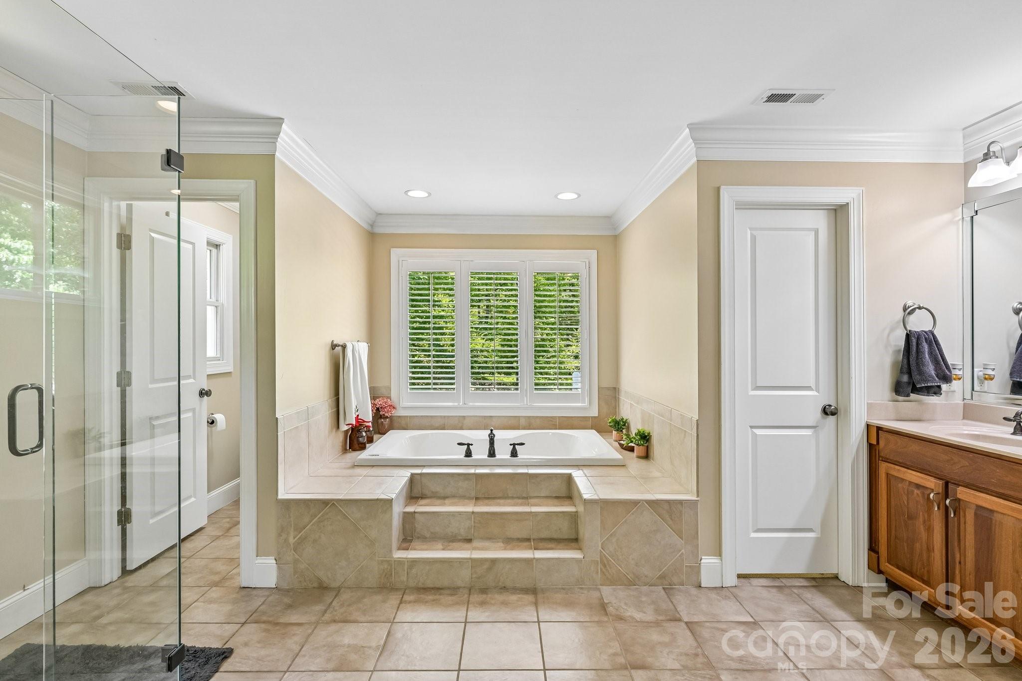 209 37th Avenue Place NW — Hickory