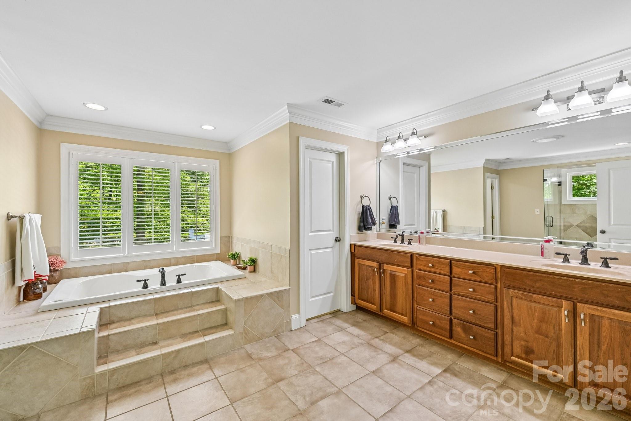 209 37th Avenue Place NW — Hickory