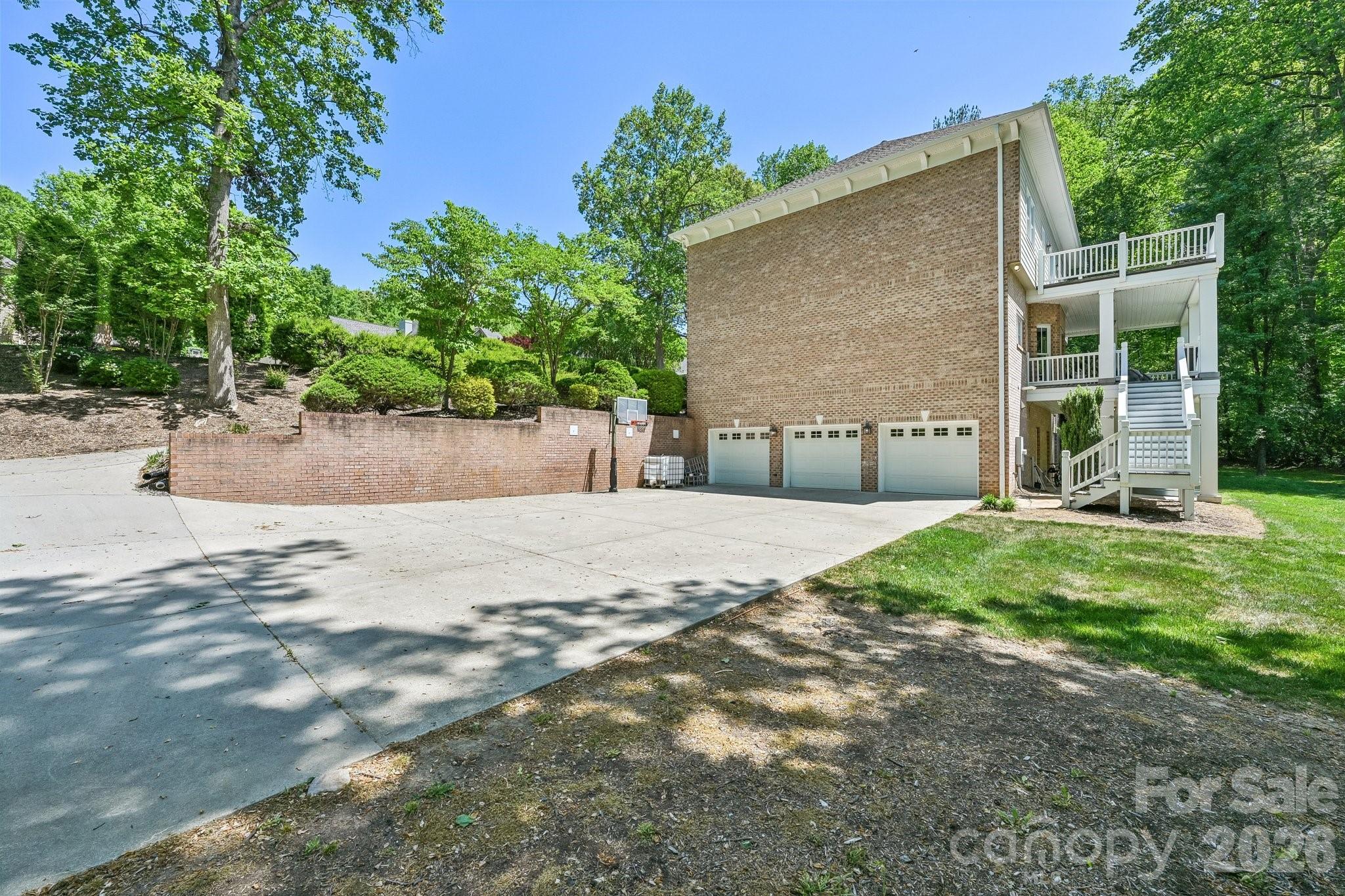 209 37th Avenue Place NW — Hickory
