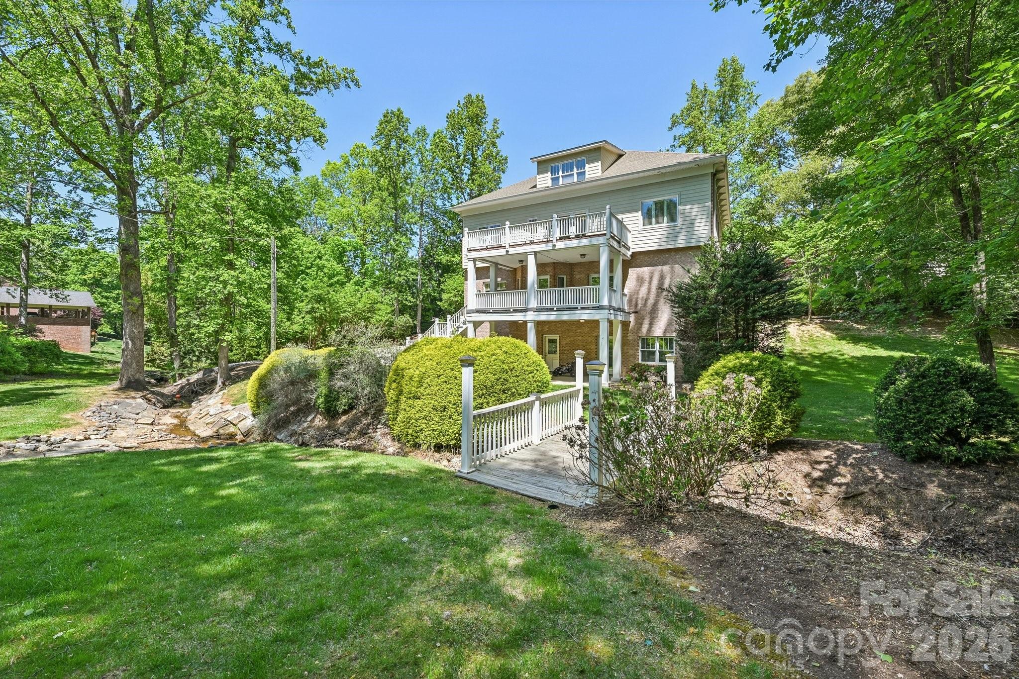 209 37th Avenue Place NW — Hickory