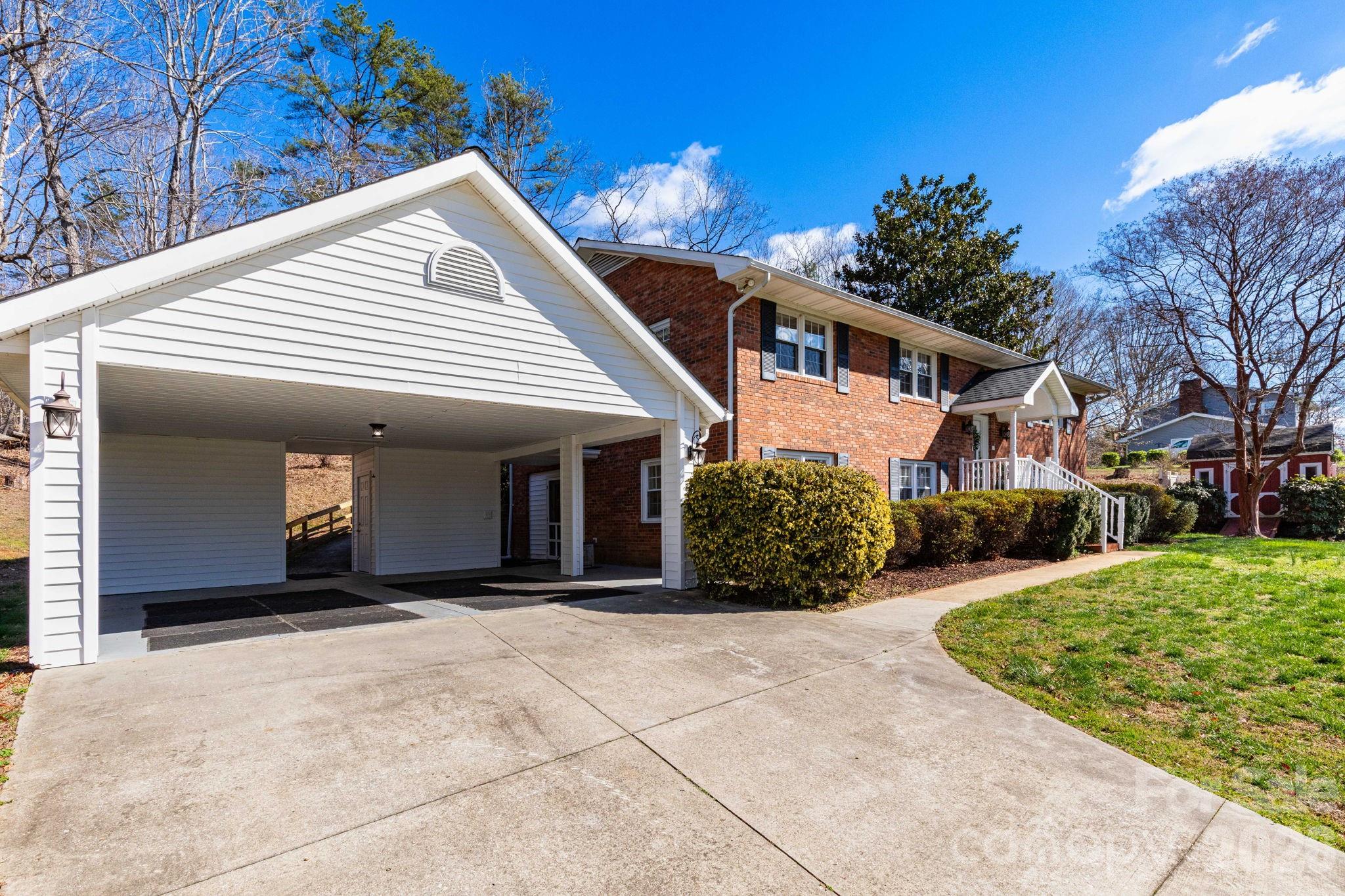 143 Devonwood Drive — Marion
