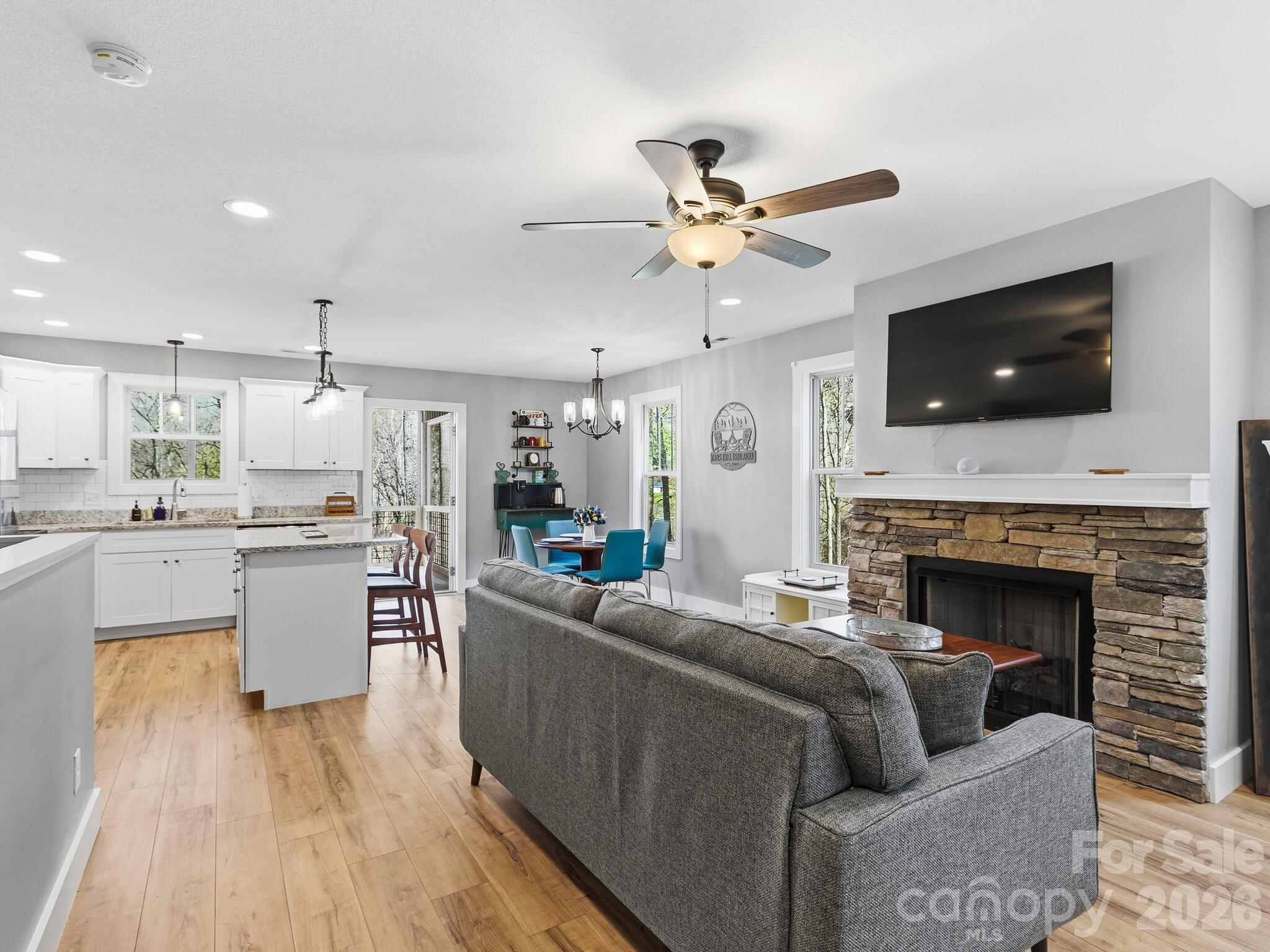 98 Harmony Hill Lane — Mars Hill
