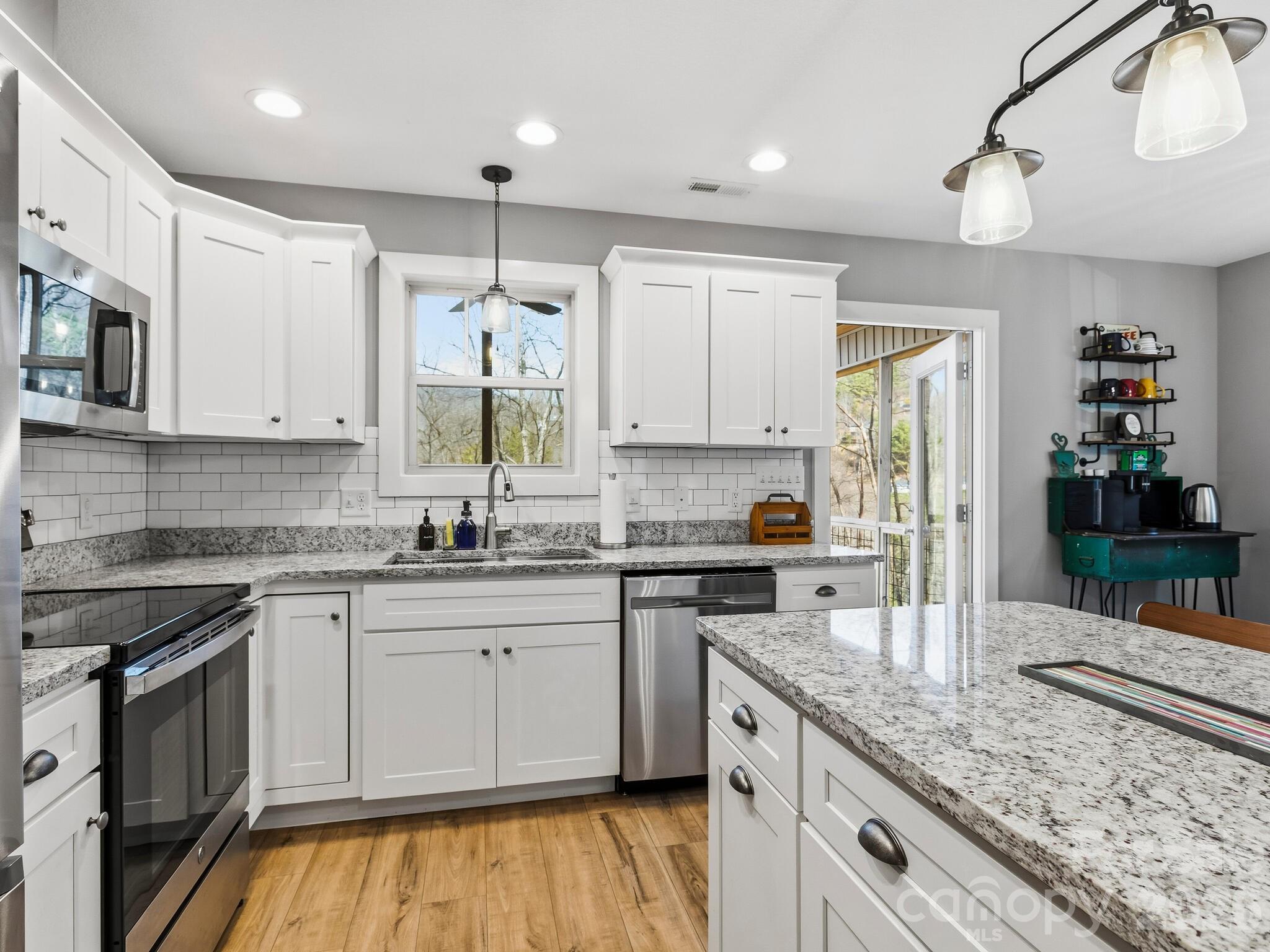 98 Harmony Hill Lane — Mars Hill