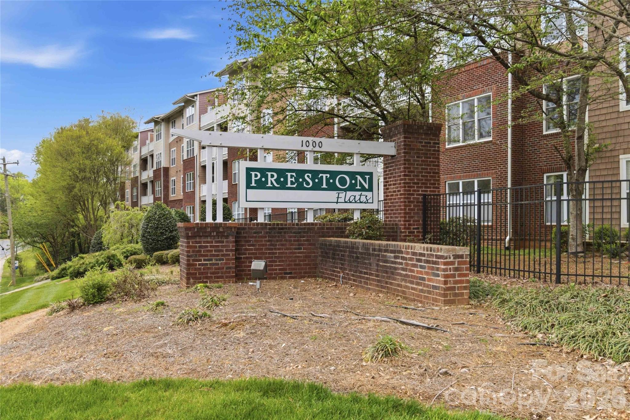 1000 E Woodlawn Road #314 — Charlotte