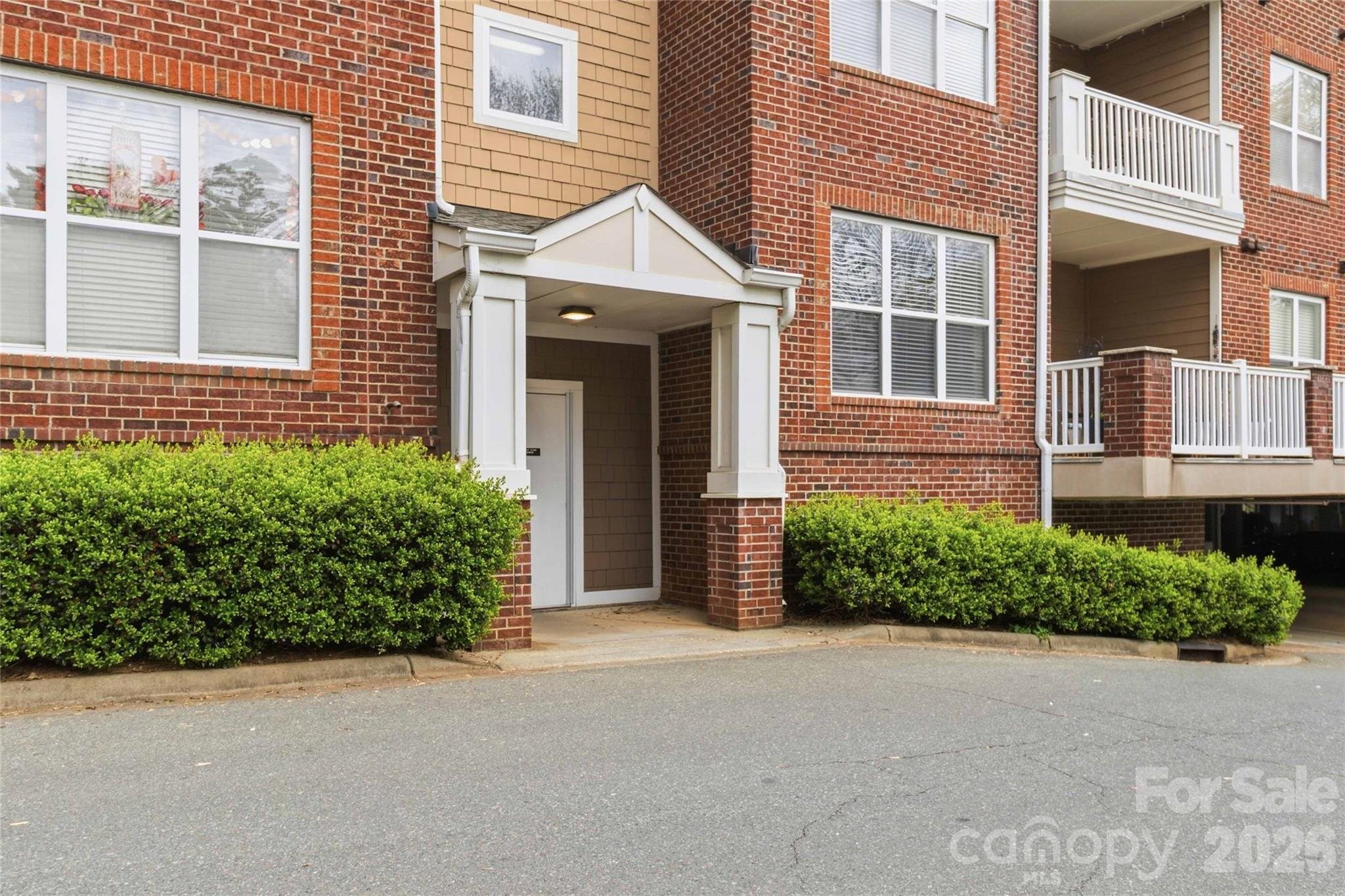 1000 E Woodlawn Road #314 — Charlotte