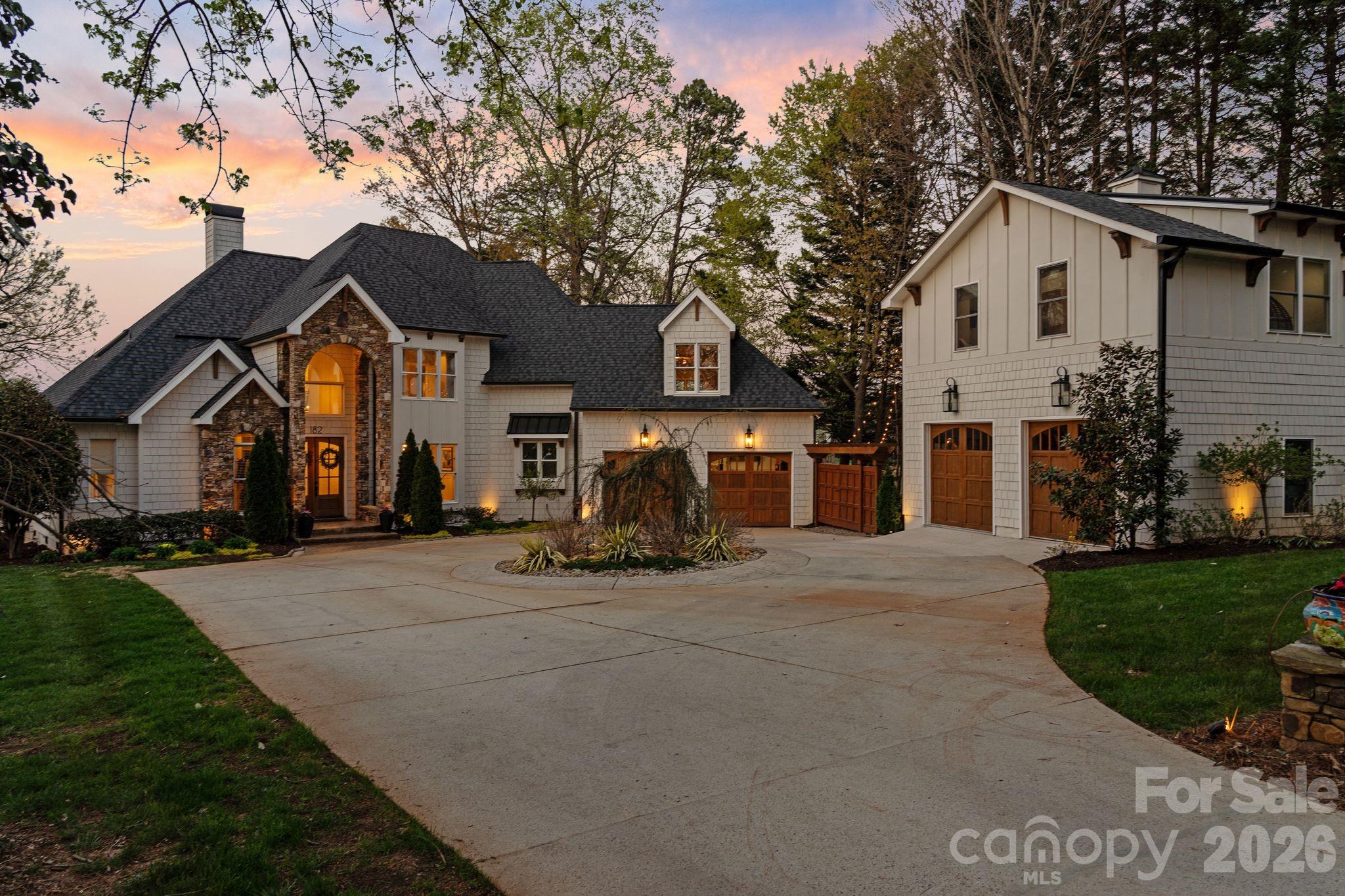 182 Malibu Road — Mooresville
