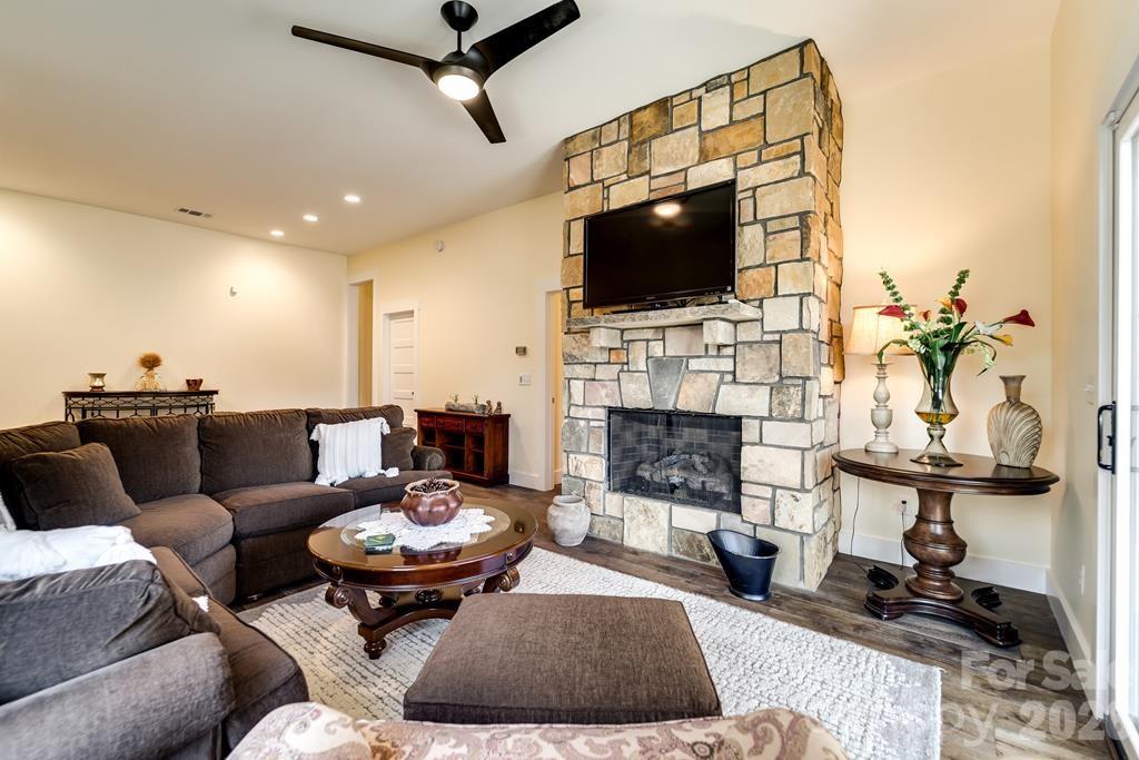 117 Amberleaf Way — Cullowhee