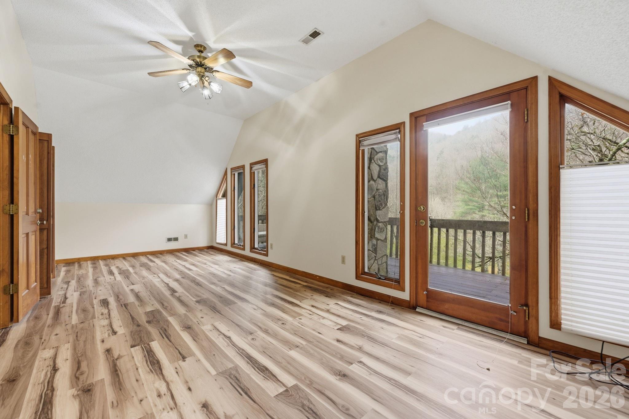 652 Shepherds Creek Road — Robbinsville