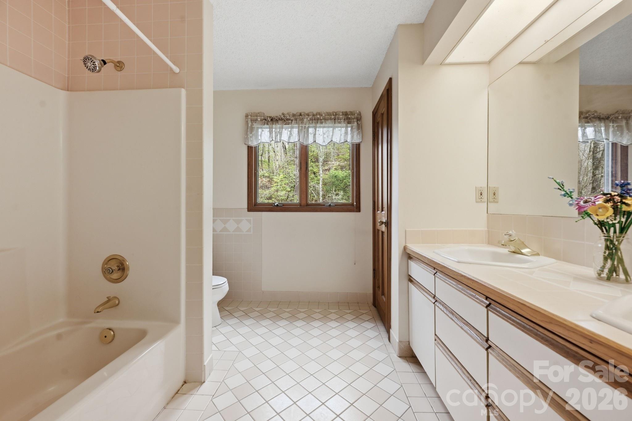 652 Shepherds Creek Road — Robbinsville