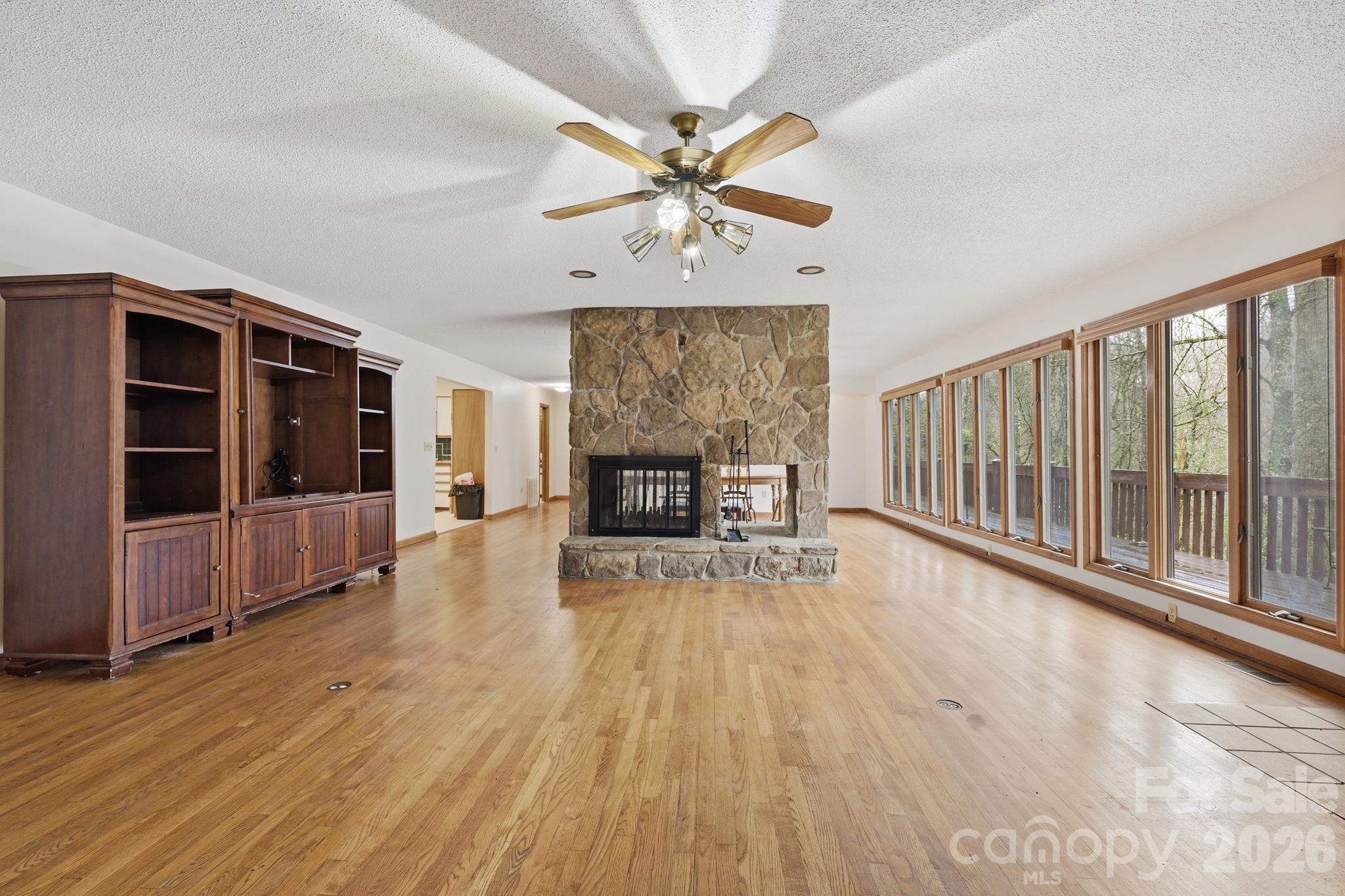 652 Shepherds Creek Road — Robbinsville