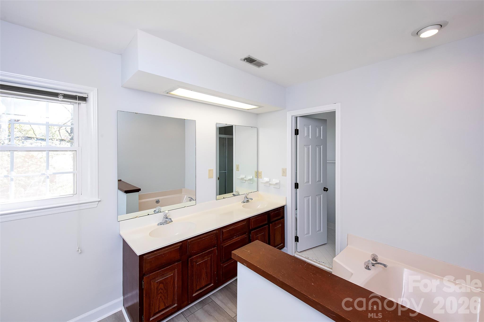 4248 Woodglen Lane — Charlotte