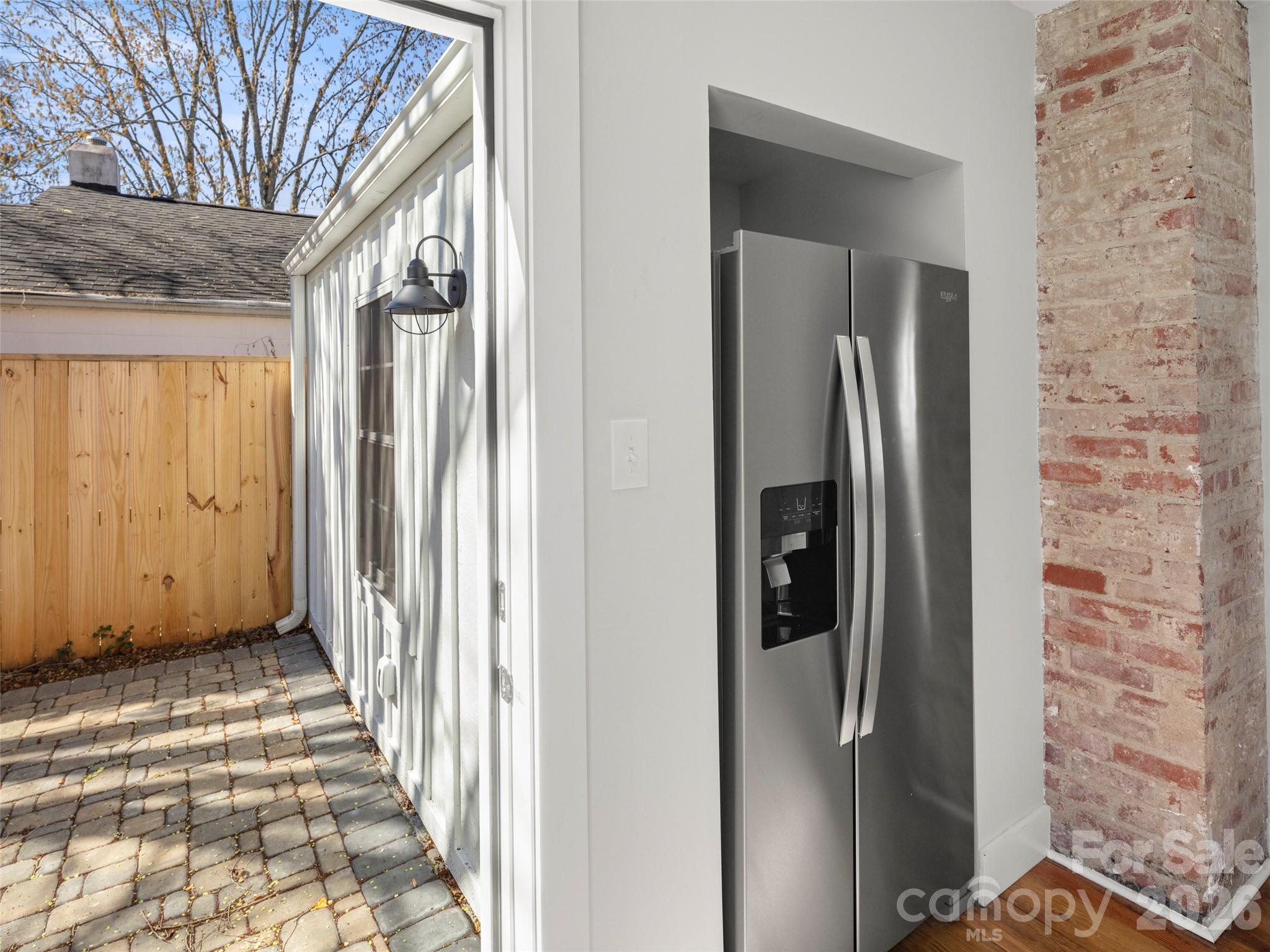 9 S Woodward Avenue — Asheville