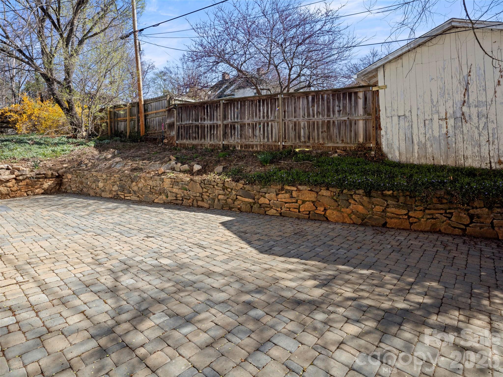 9 S Woodward Avenue — Asheville
