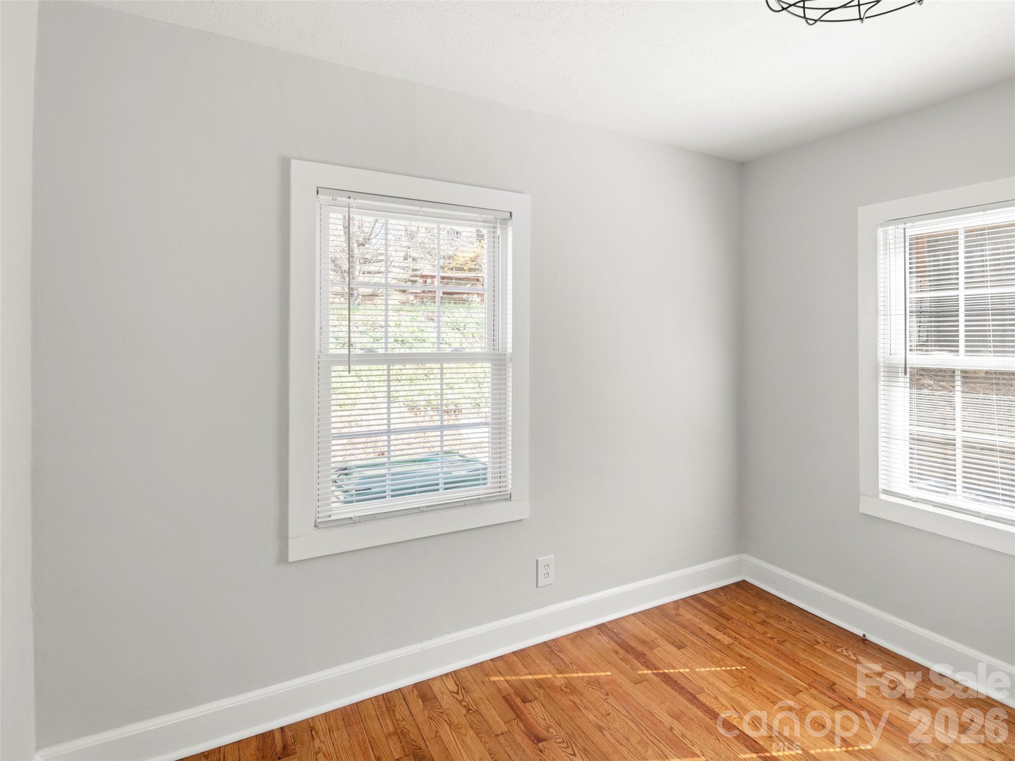 9 S Woodward Avenue — Asheville