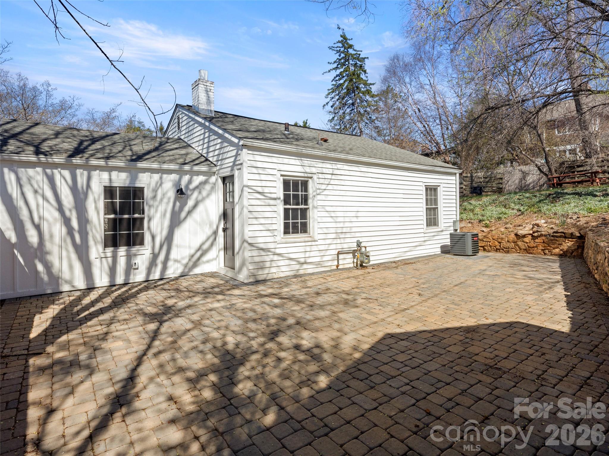 9 S Woodward Avenue — Asheville