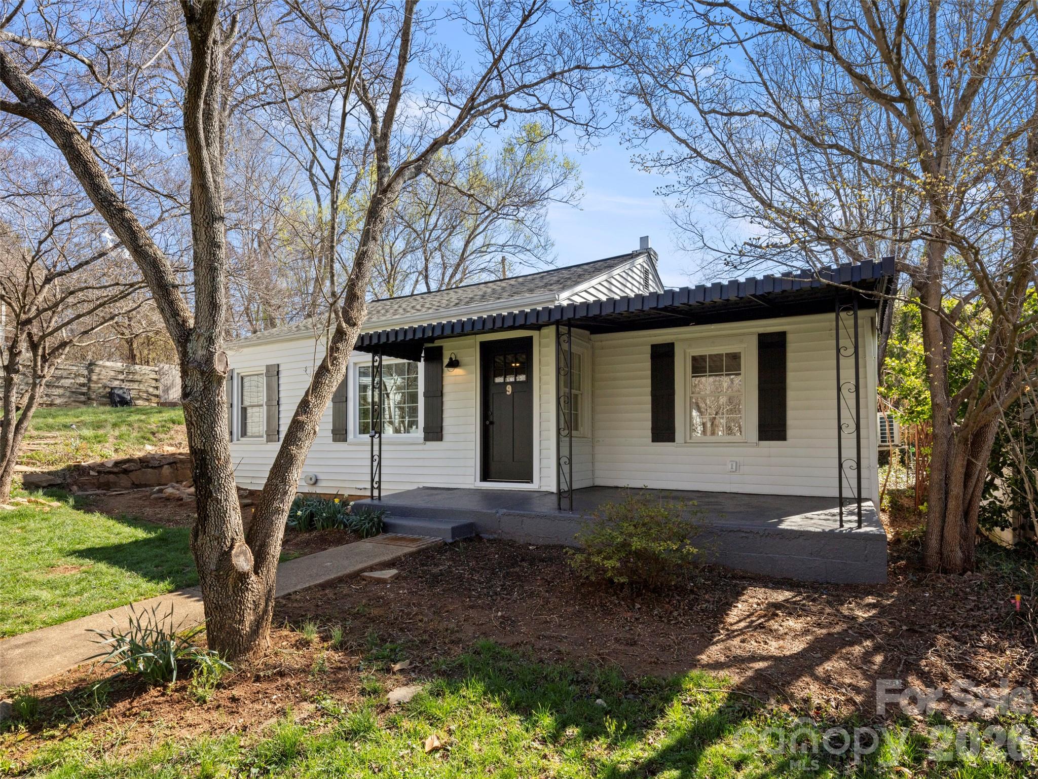 9 S Woodward Avenue — Asheville