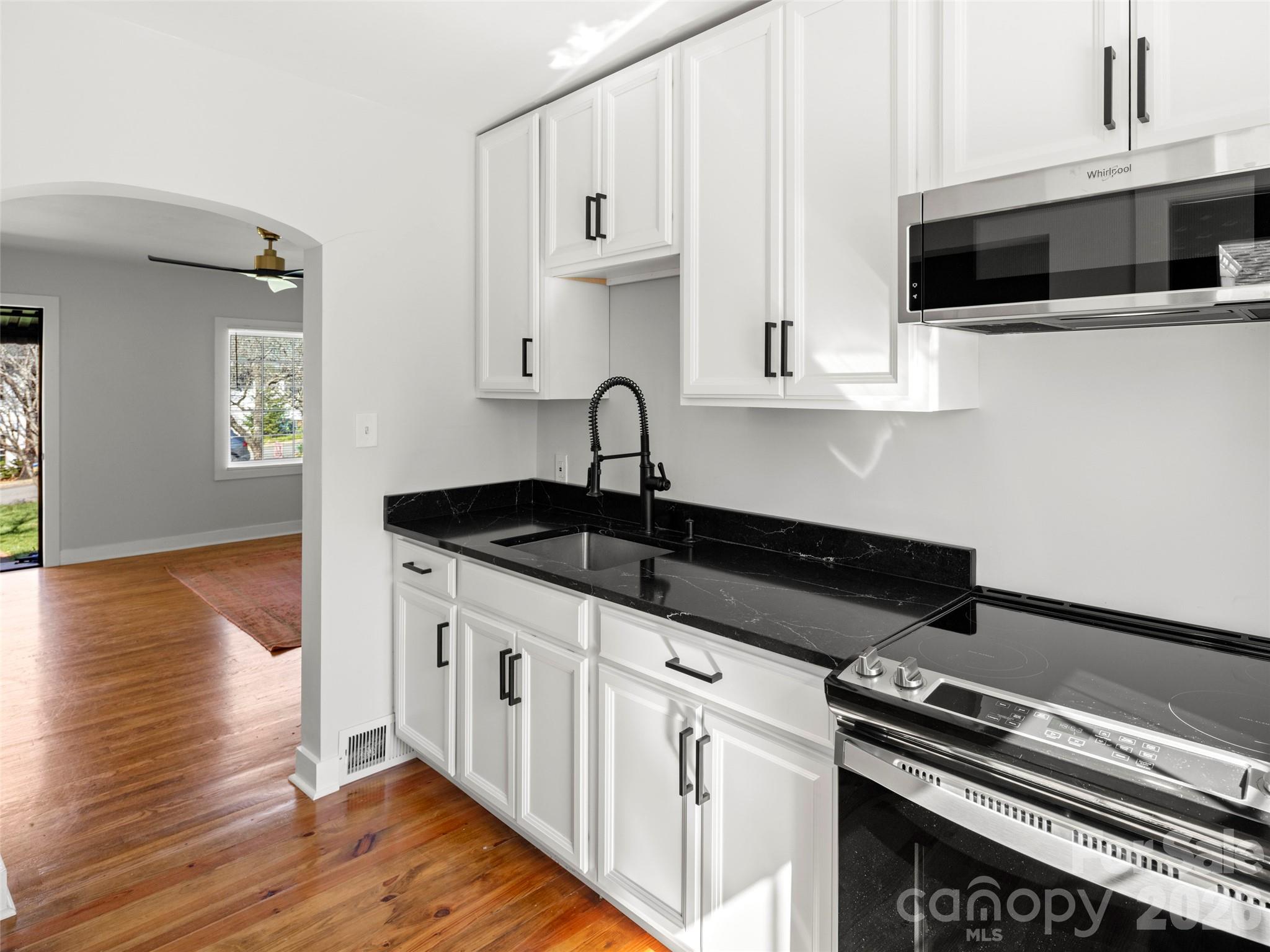 9 S Woodward Avenue — Asheville