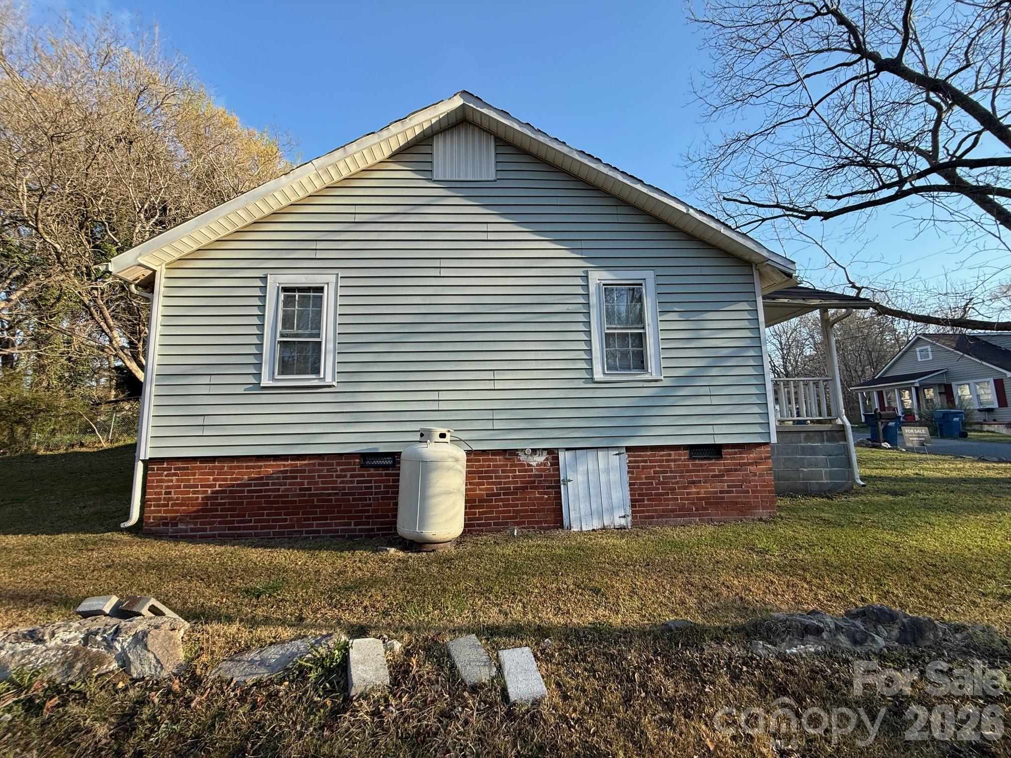 624 Blue Street — Troy