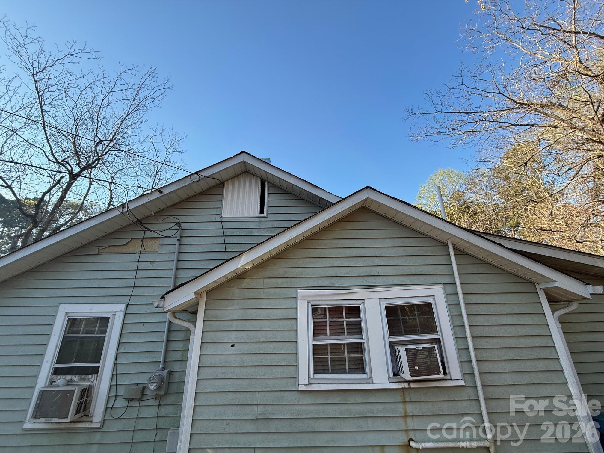 624 Blue Street — Troy