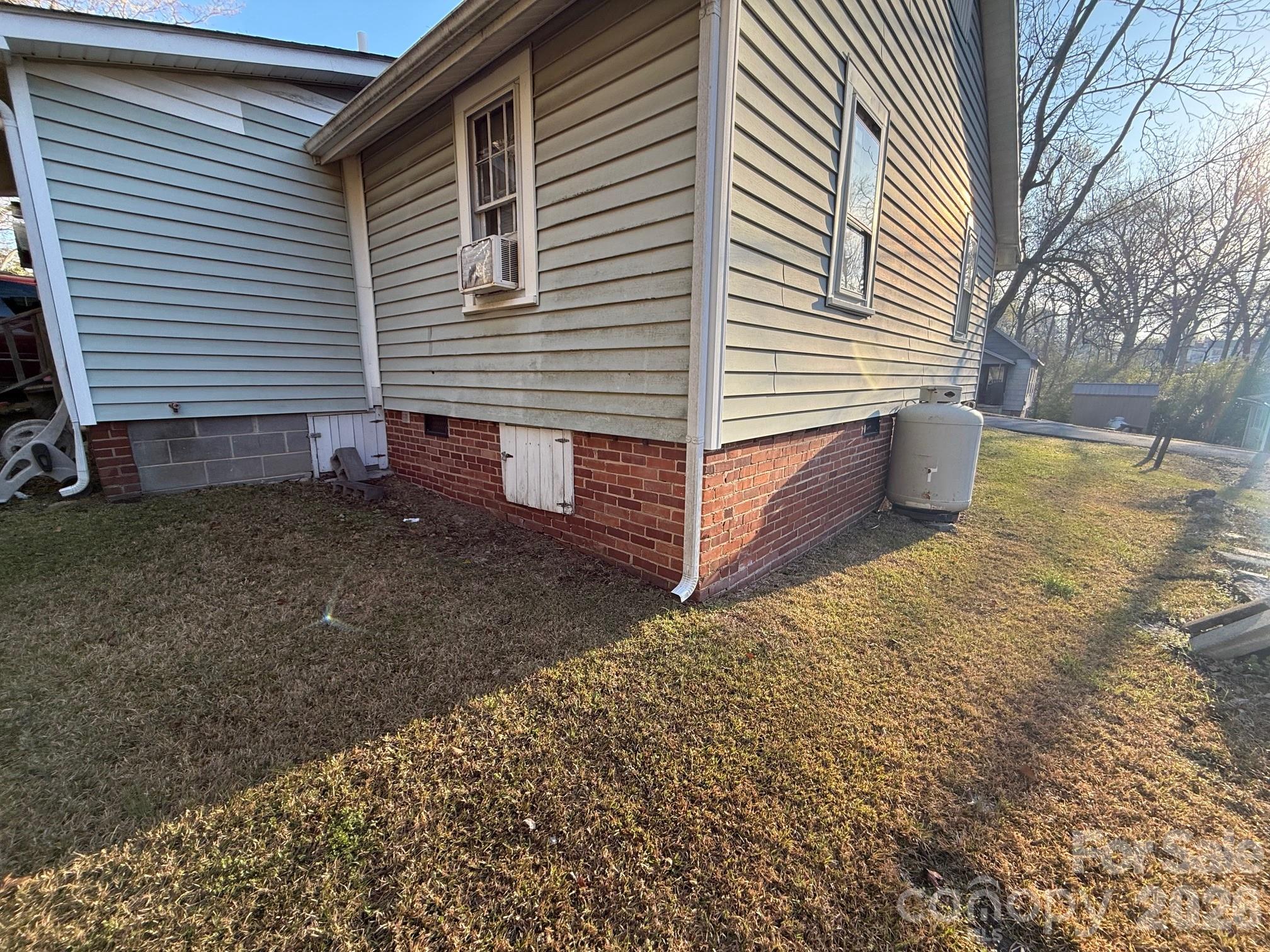 624 Blue Street — Troy