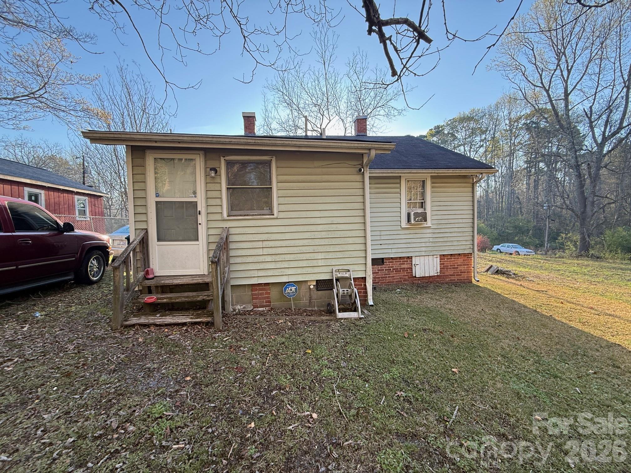 624 Blue Street — Troy