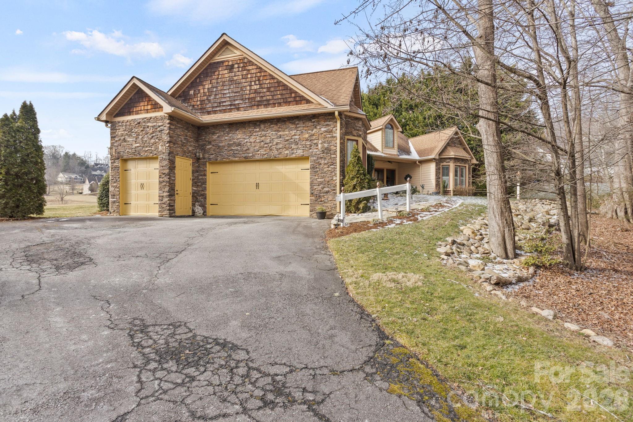 628 Vista Falls Road — Mills River